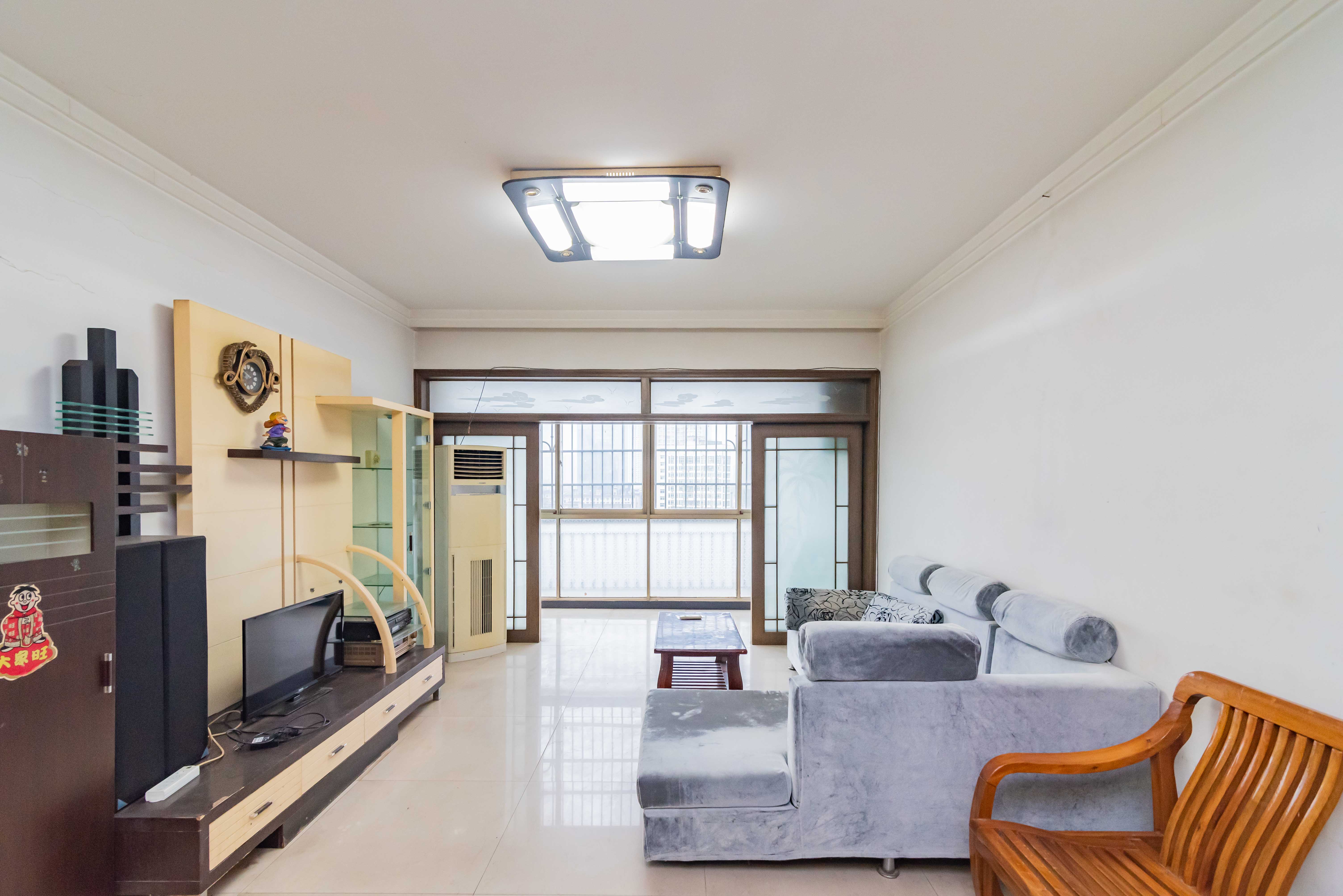 明珠苑  3室2厅1卫   98.00万客厅