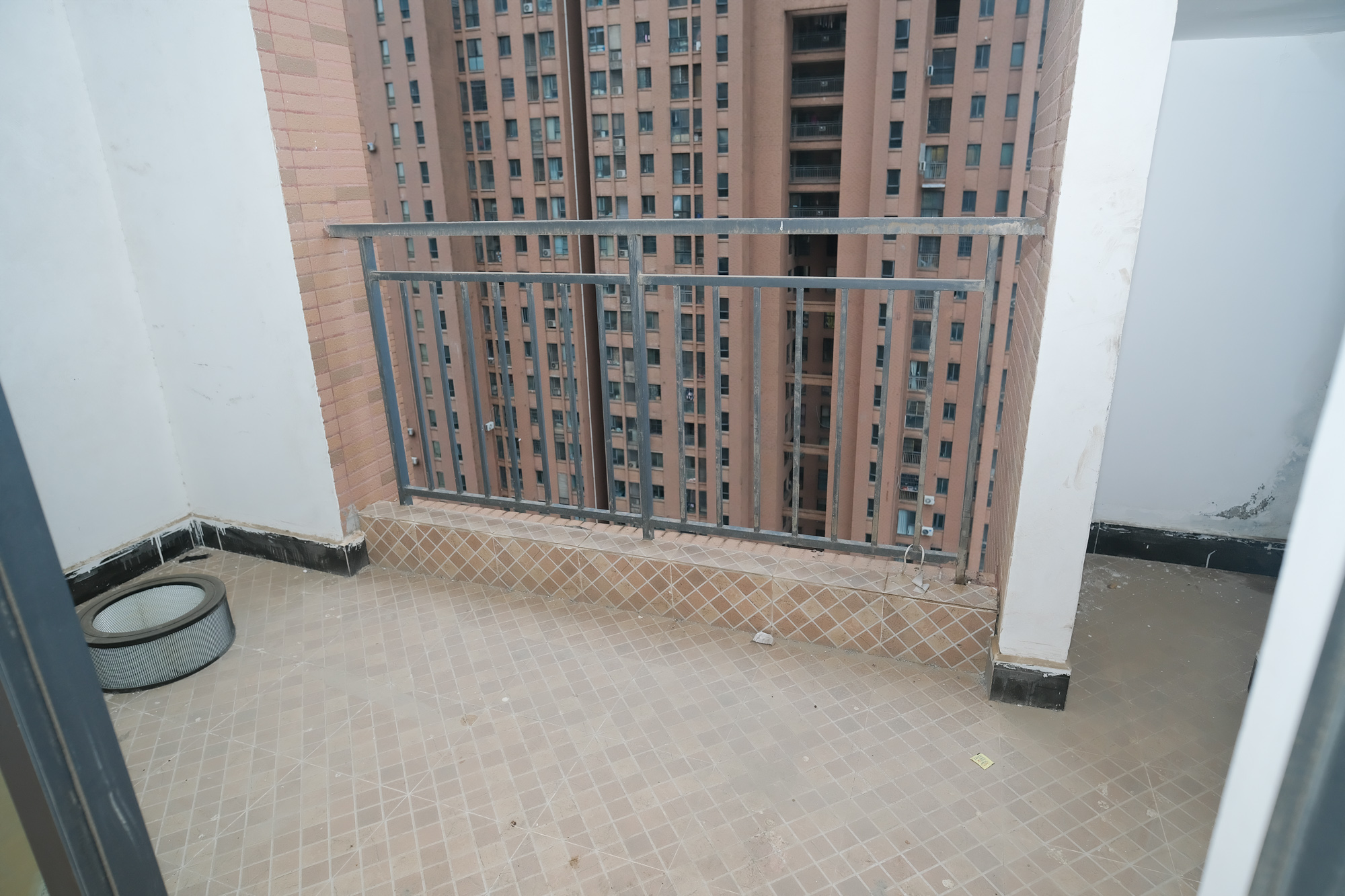三一街区  4室2厅1卫   108.00万阳台