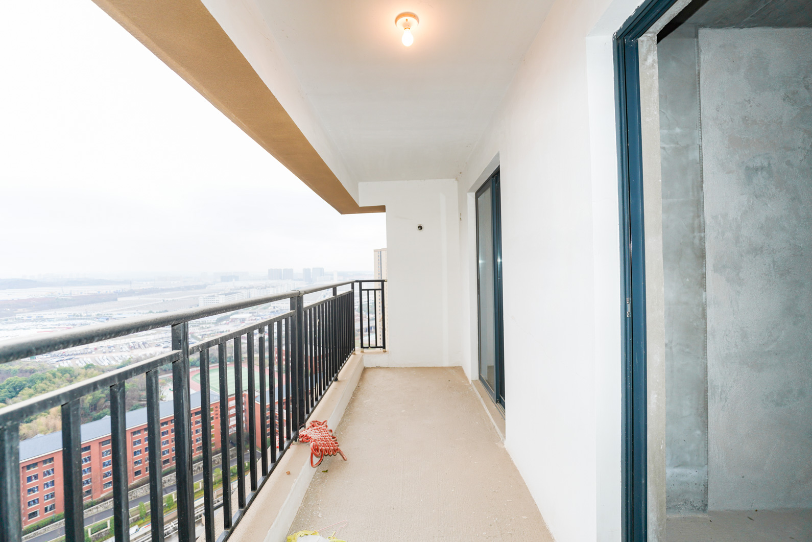 中建嘉和城  4室2厅2卫   136.00万阳台