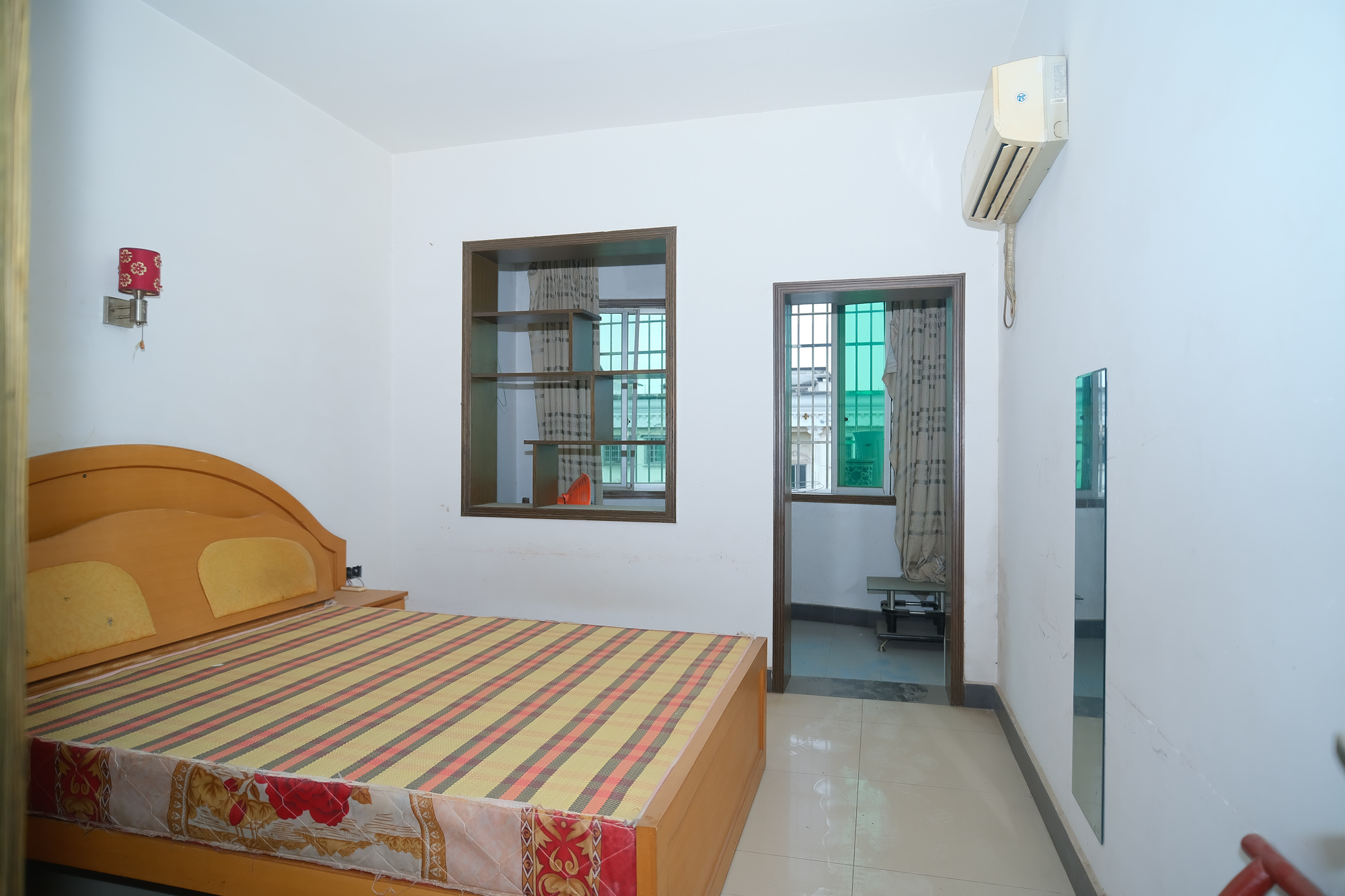 中南汽车世界  3室2厅1卫    35.8万 中南汽车世界  3室2厅1卫    35.8万卧室