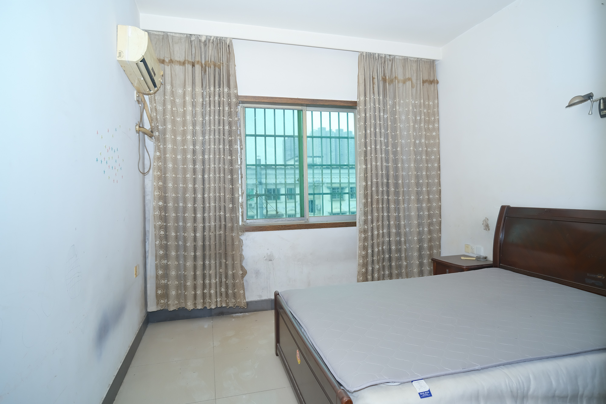 中南汽车世界  3室2厅1卫    35.8万 中南汽车世界  3室2厅1卫    35.8万卧室