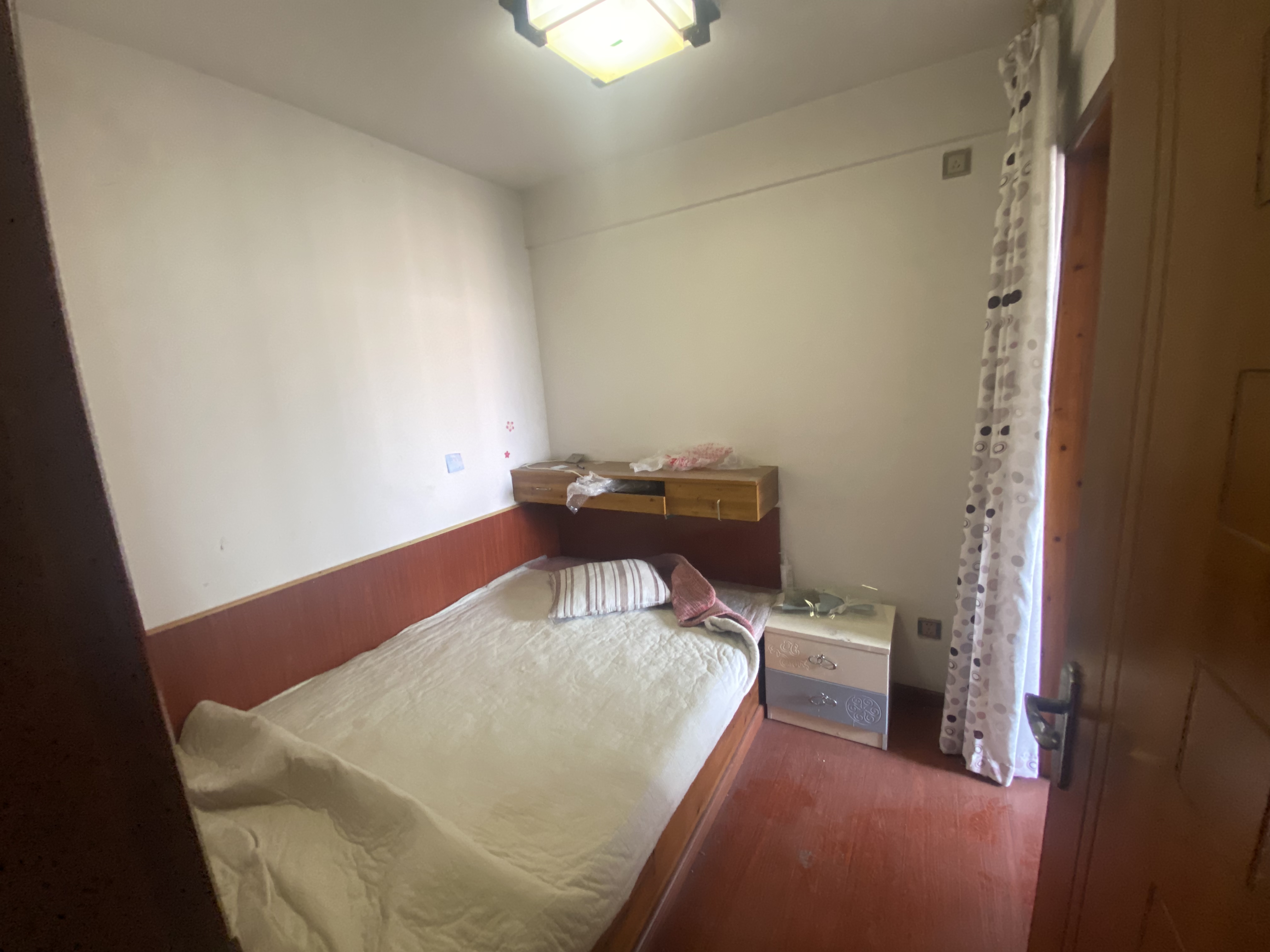 左右小区  2室1厅1卫   1900.00元/月室内图1