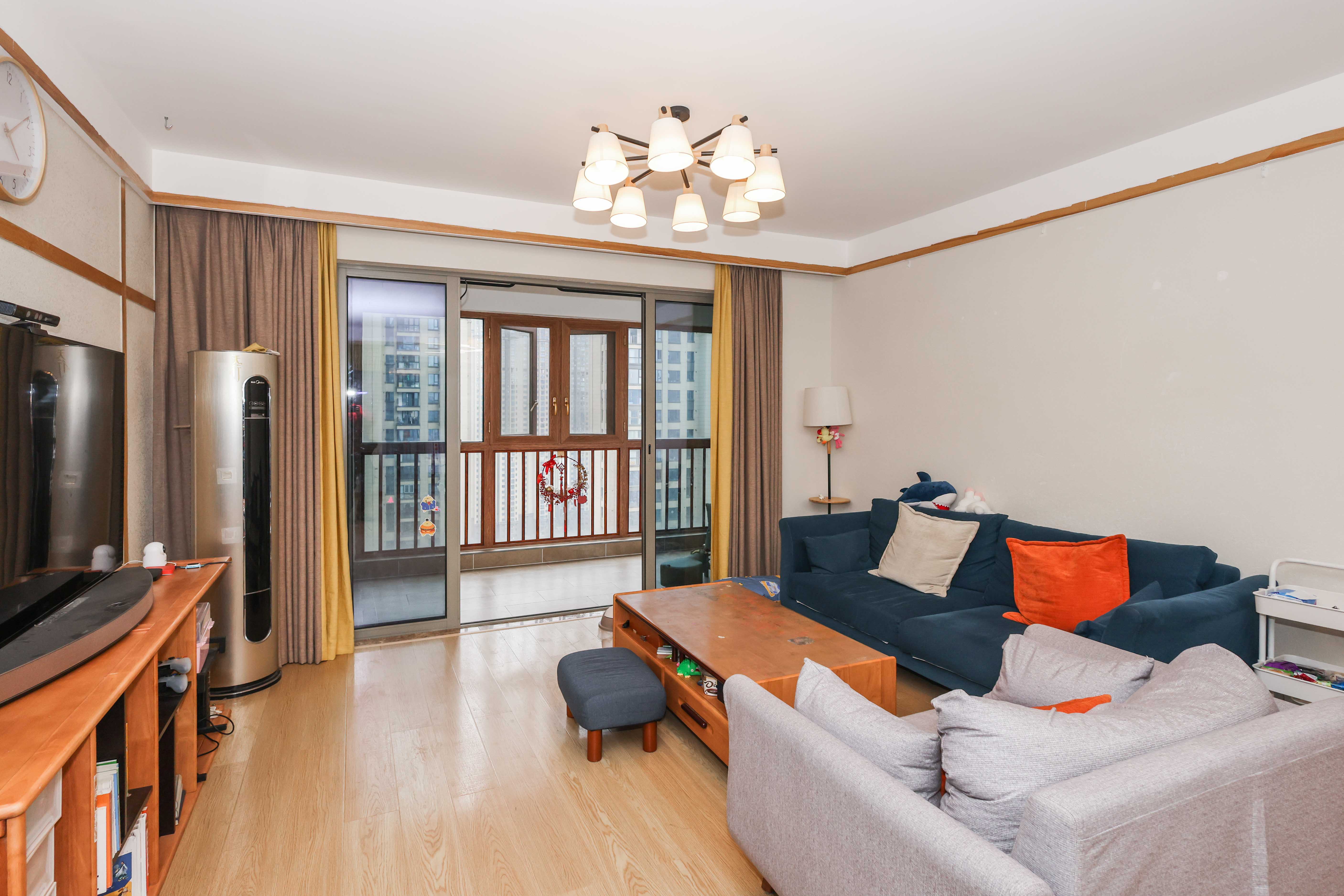 梅溪湖金茂悦（金悦雅苑）  4室2厅2卫    252.0万客厅