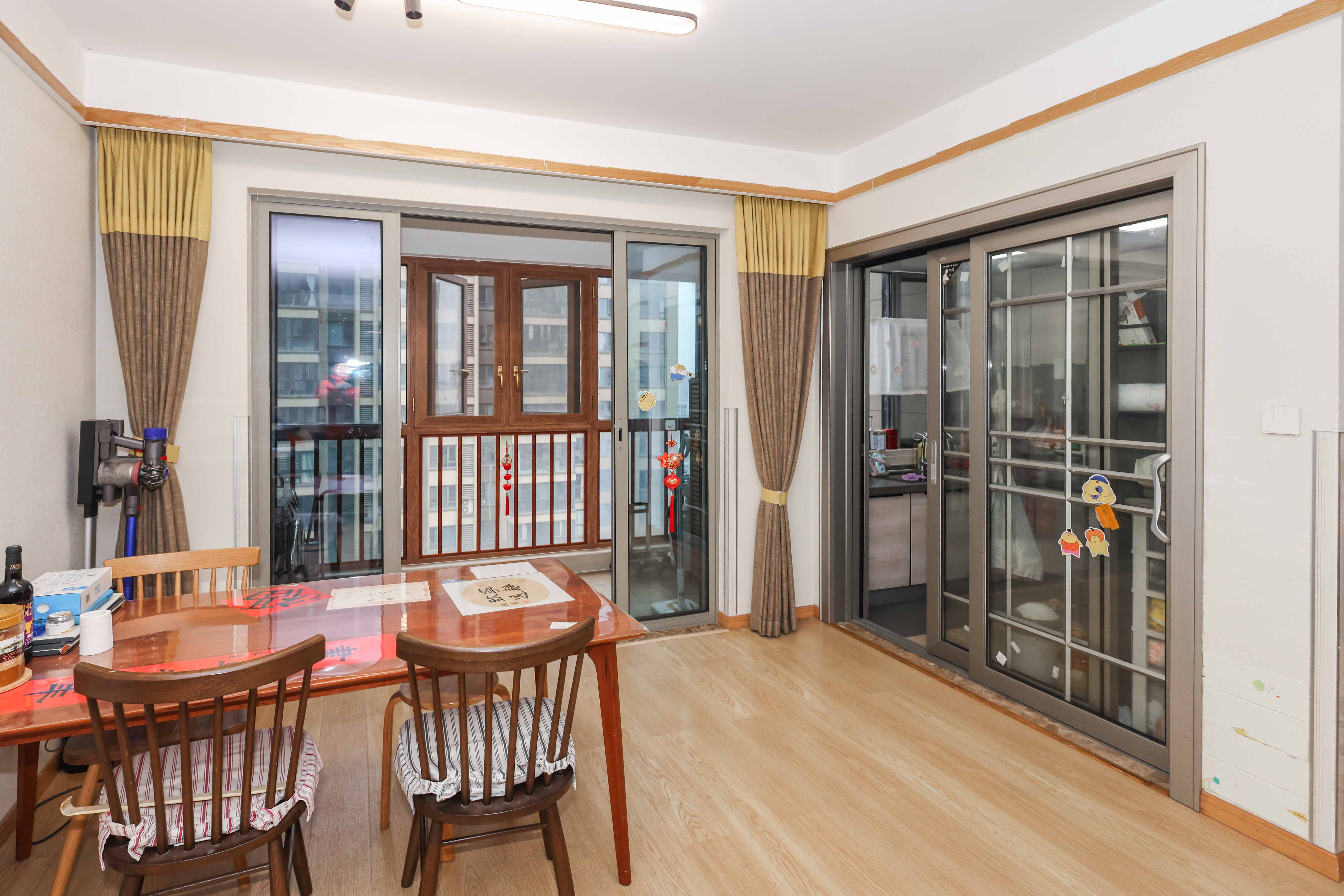 梅溪湖金茂悦（金悦雅苑）  4室2厅2卫    252.0万客厅