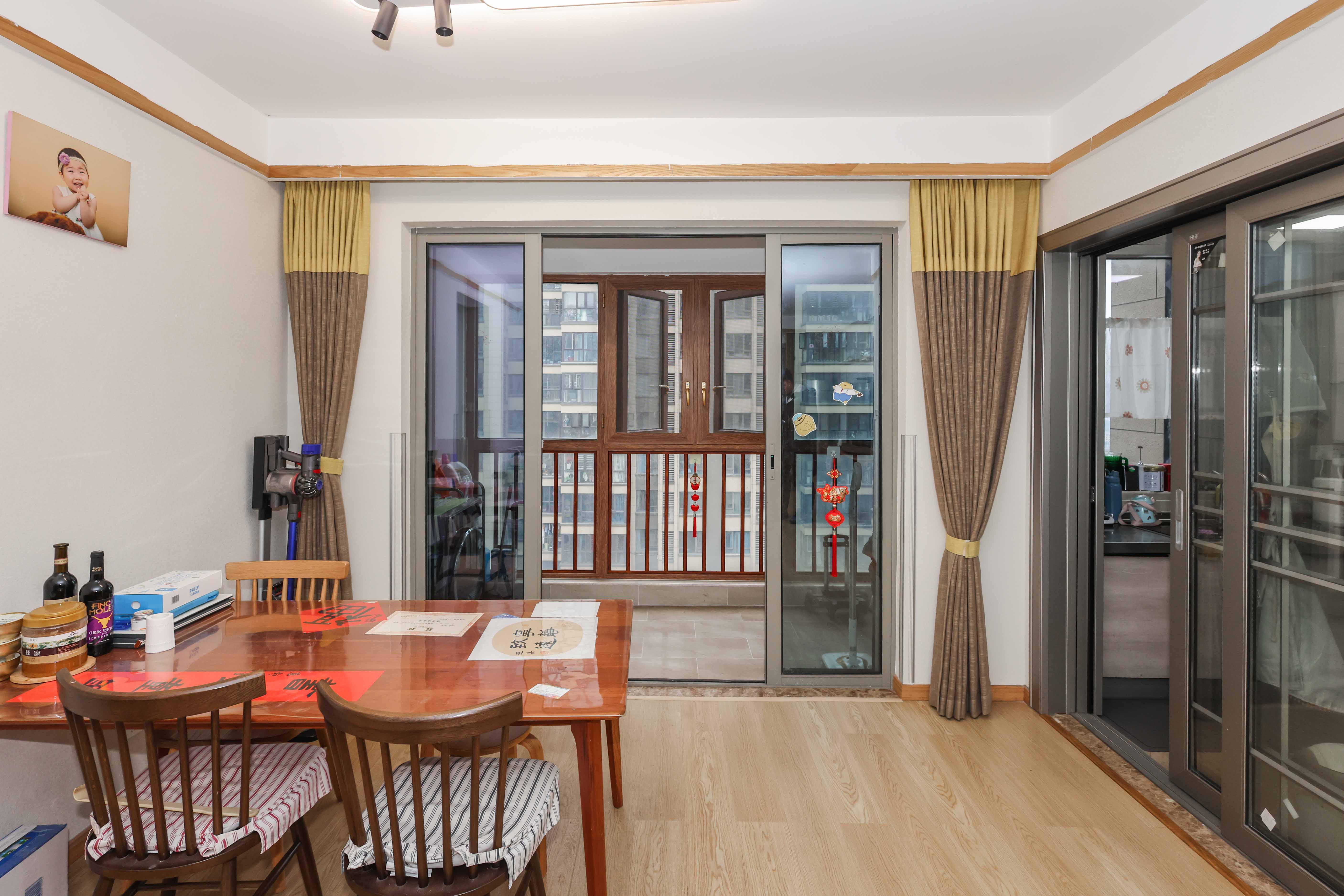 梅溪湖金茂悦（金悦雅苑）  4室2厅2卫    252.0万客厅