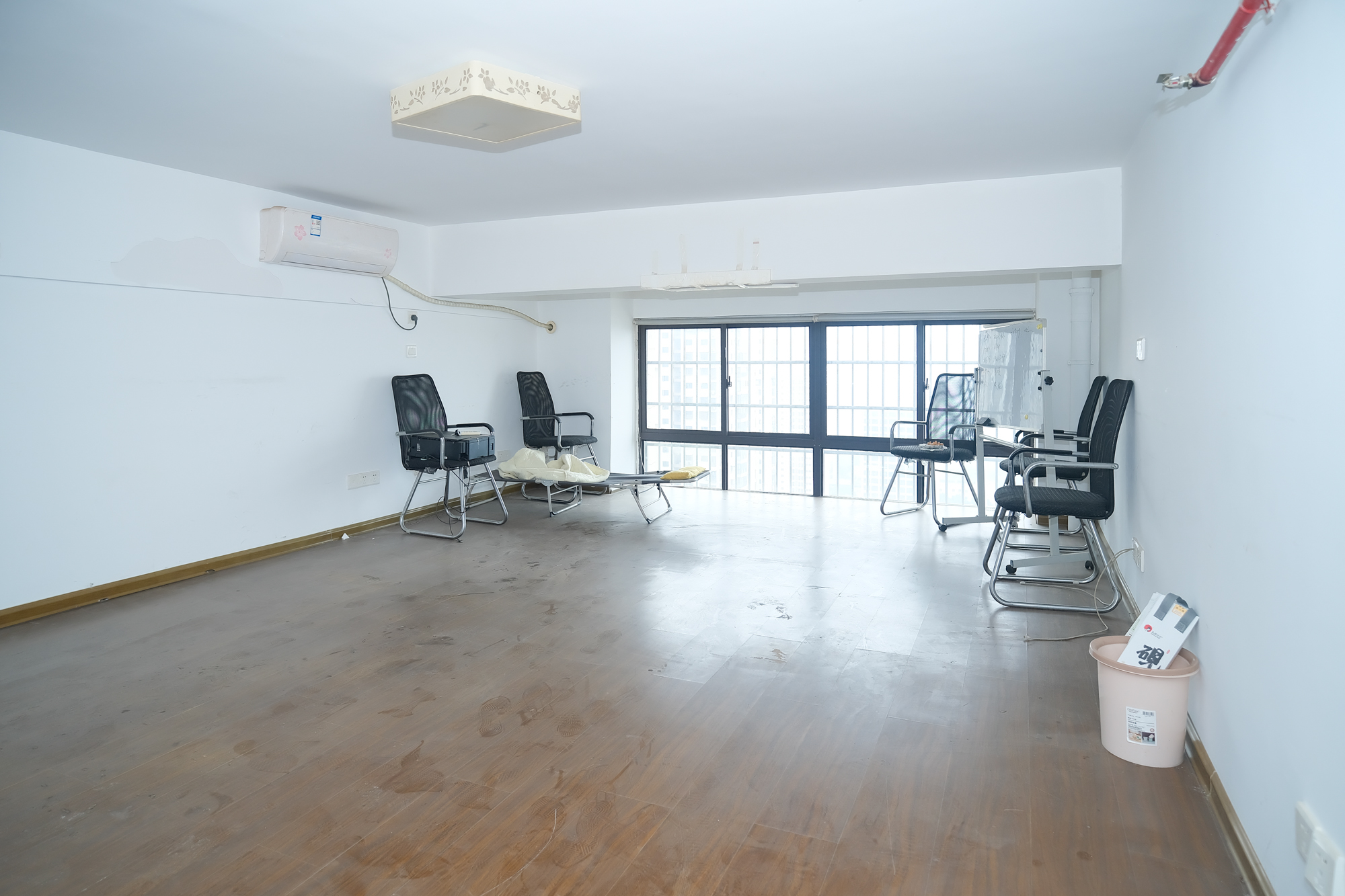 金科时代中心 1室1厅1卫 30.00万 金科时代中心 1室1厅1卫 30.00万卧室