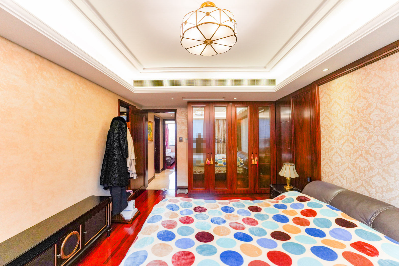 运达中央广场一、二期  3室2厅2卫    365.0万卧室