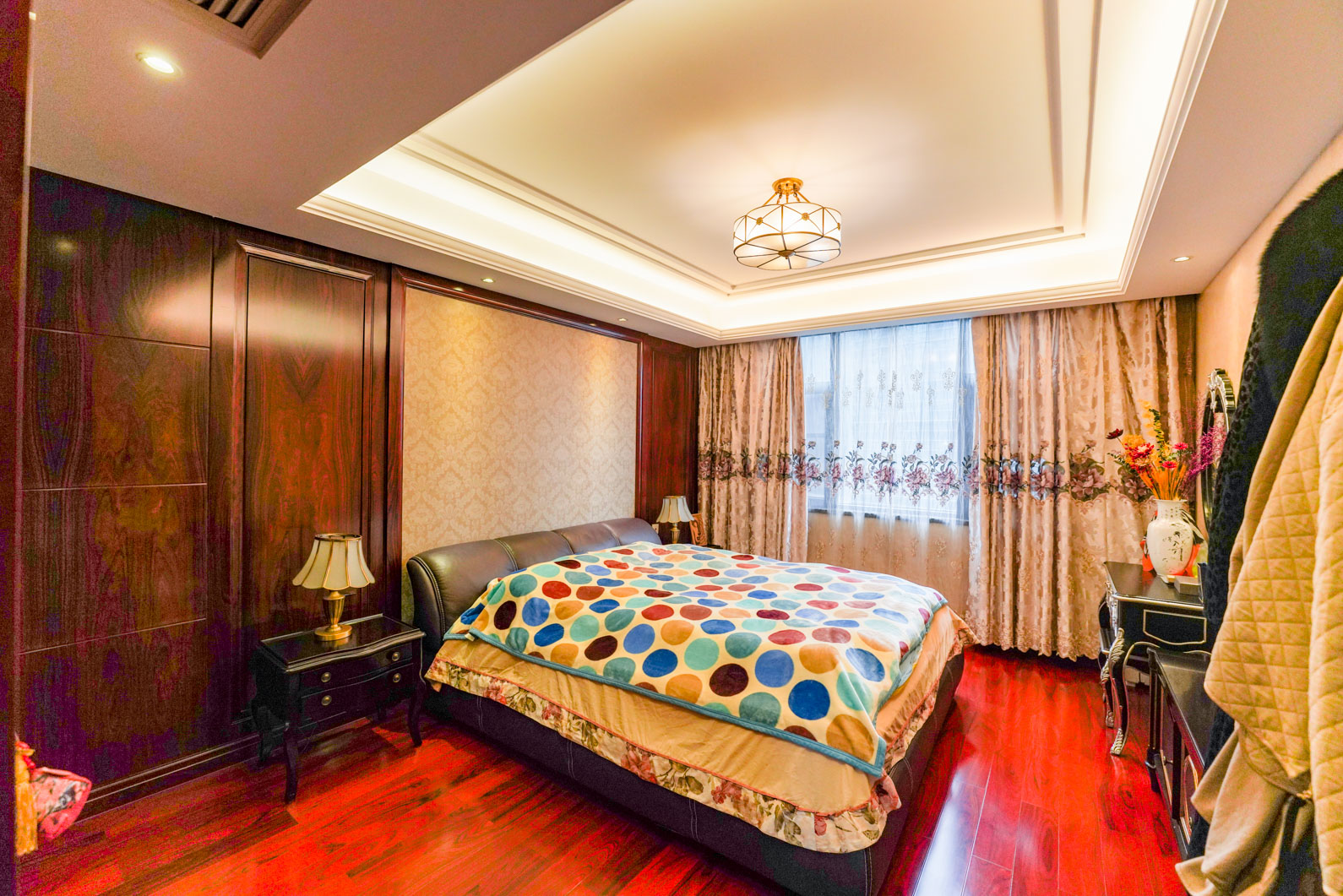 运达中央广场一、二期  3室2厅2卫    365.0万卧室