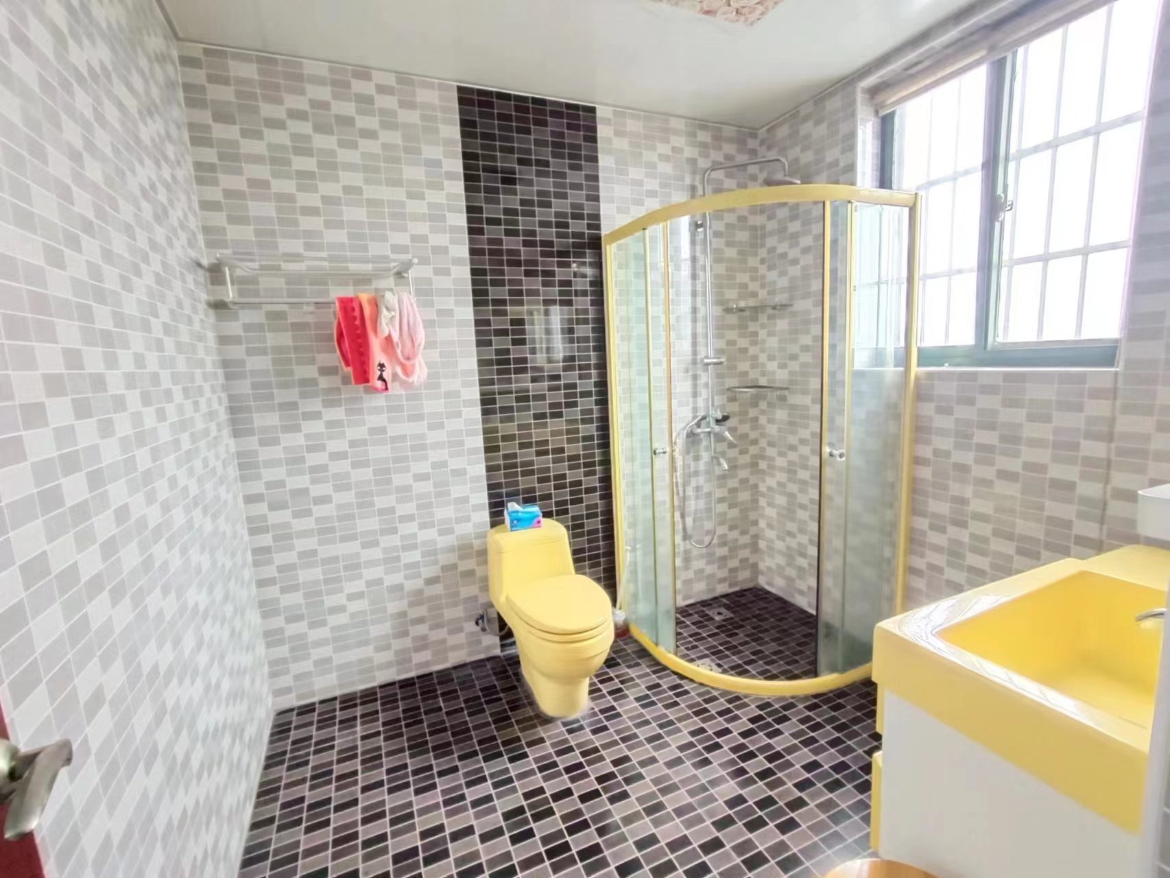 圣华名城建设北路110号  4室2厅1卫    67.0万 圣华名城建设北路110号  4室2厅1卫    67.0万室内图