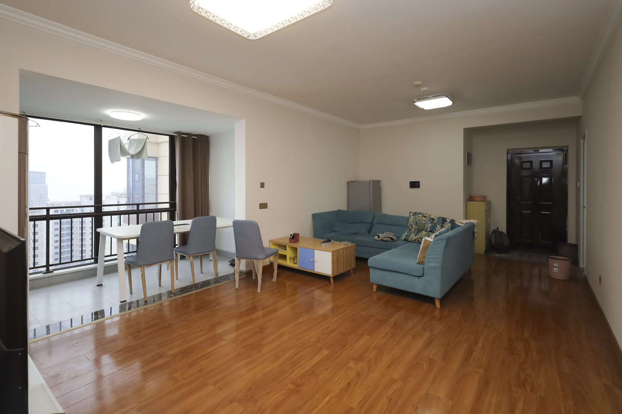 保利西海岸B区  3室2厅2卫    188.8万客厅