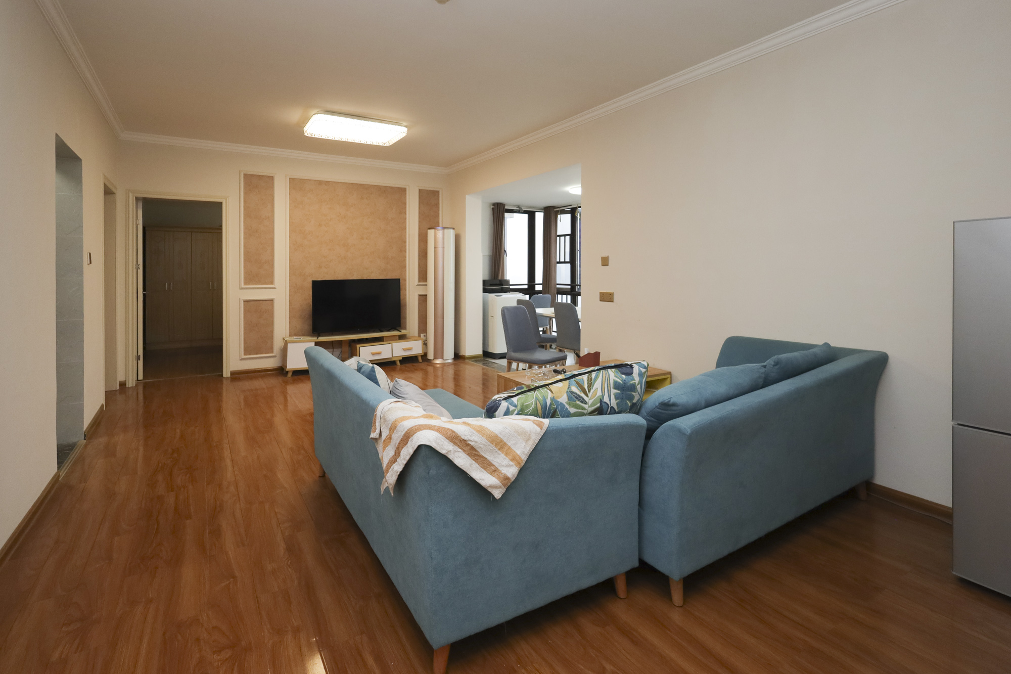 保利西海岸B区  3室2厅2卫    188.8万客厅