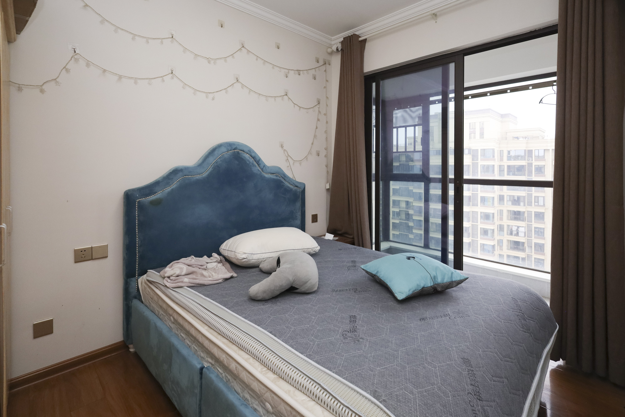 保利西海岸B区  3室2厅2卫    188.8万卧室