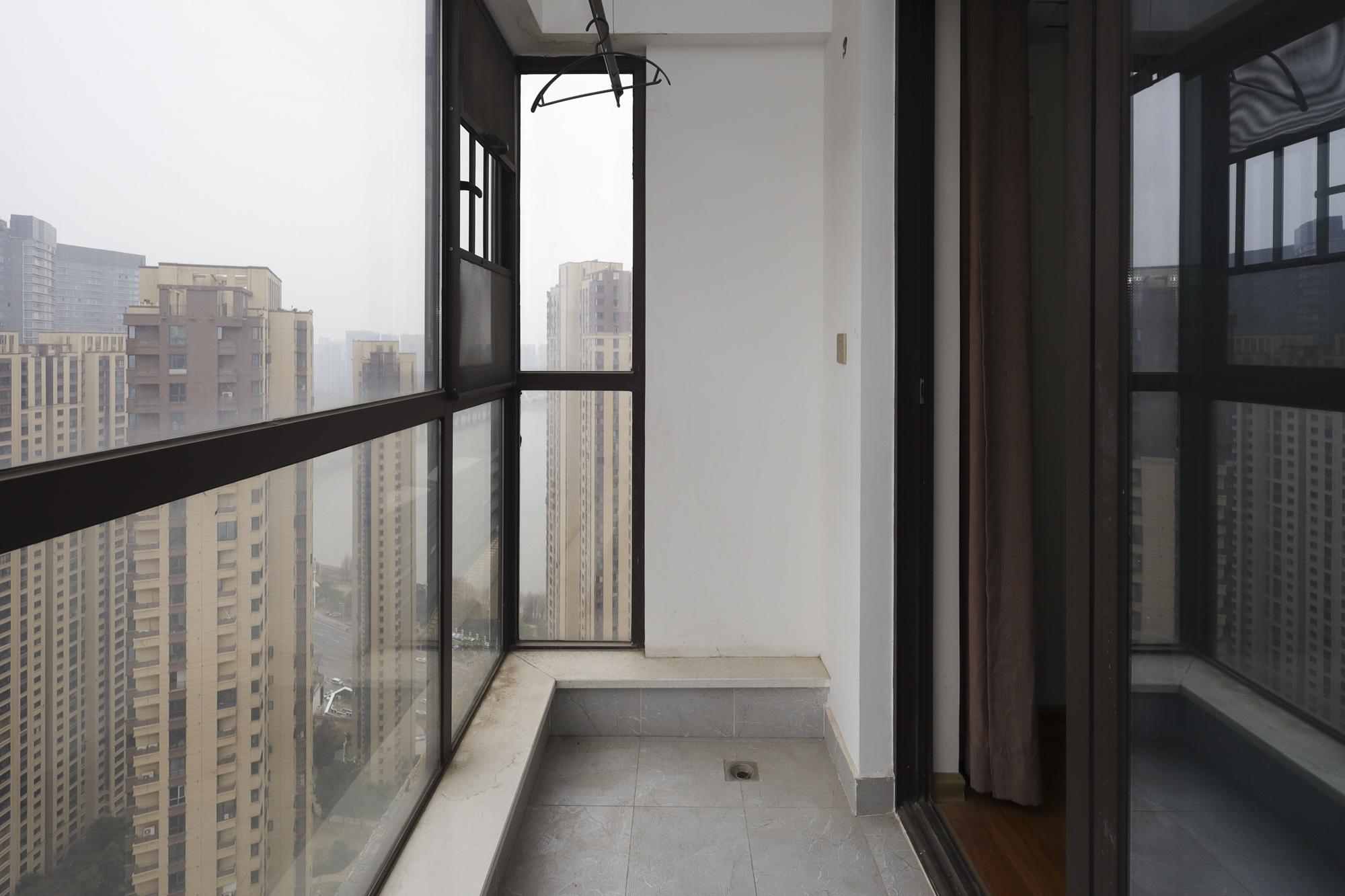 保利西海岸B区  3室2厅2卫    188.8万阳台