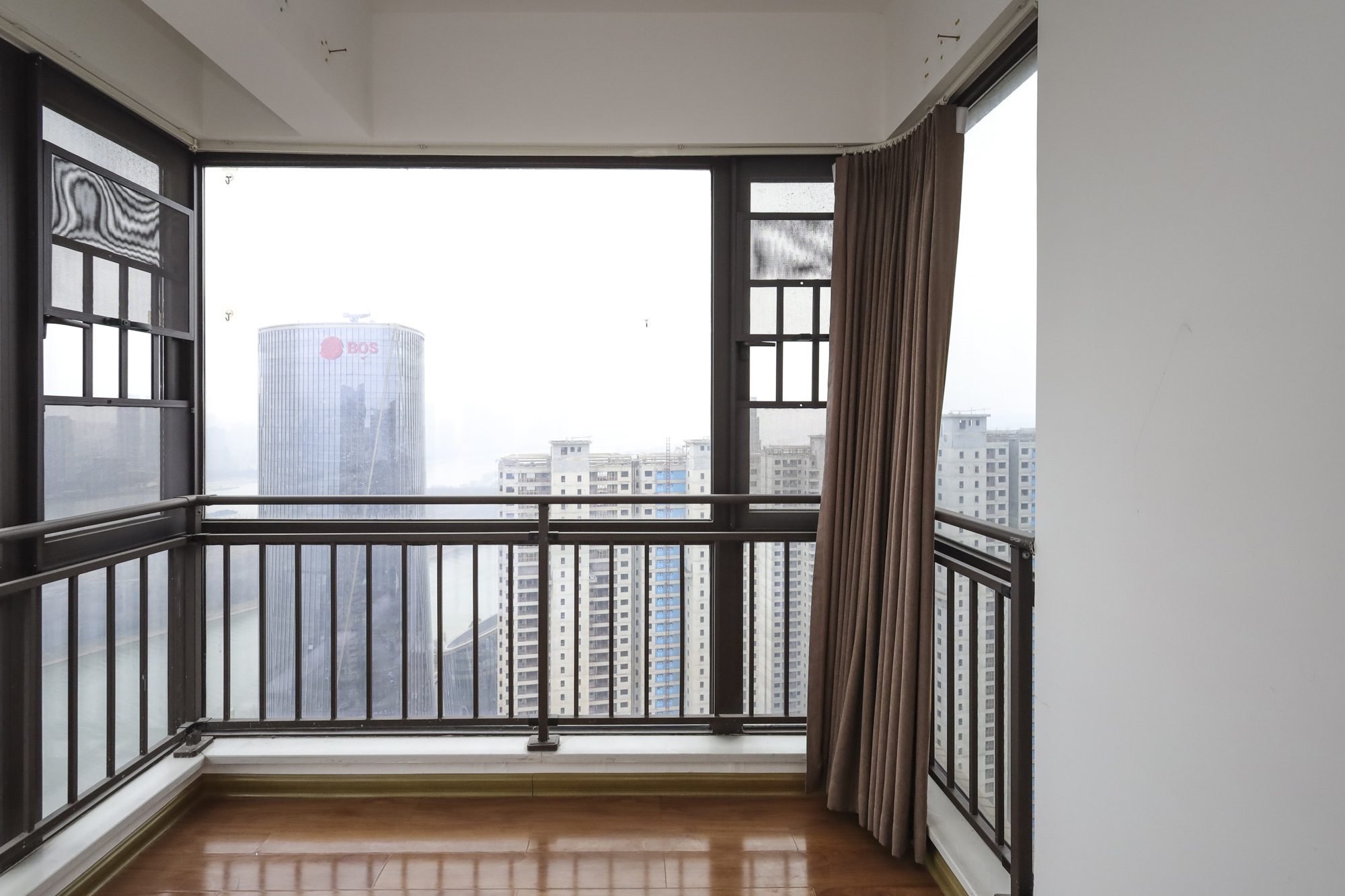 保利西海岸B区  3室2厅2卫    188.8万阳台