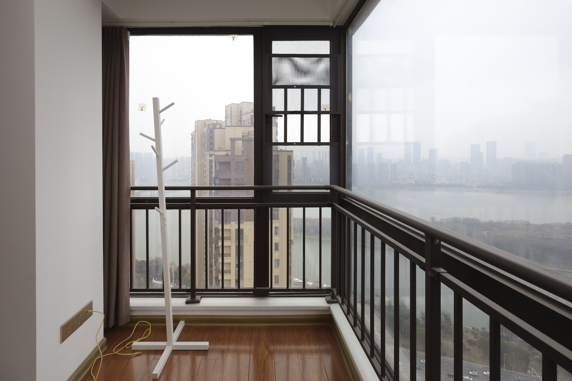 保利西海岸B区  3室2厅2卫    188.8万阳台