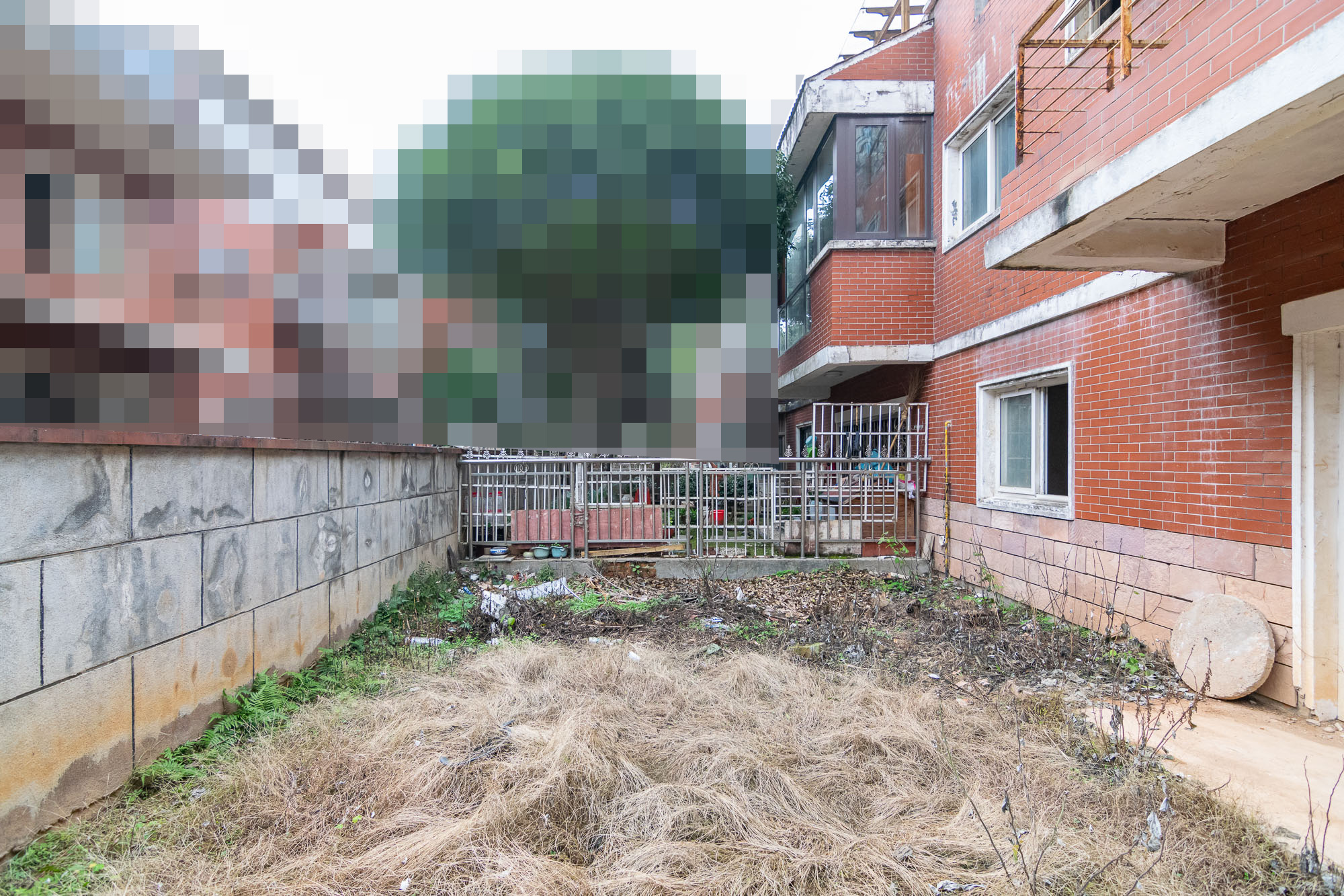 悦禧国际山庄  5室2厅3卫   270.00万阳台