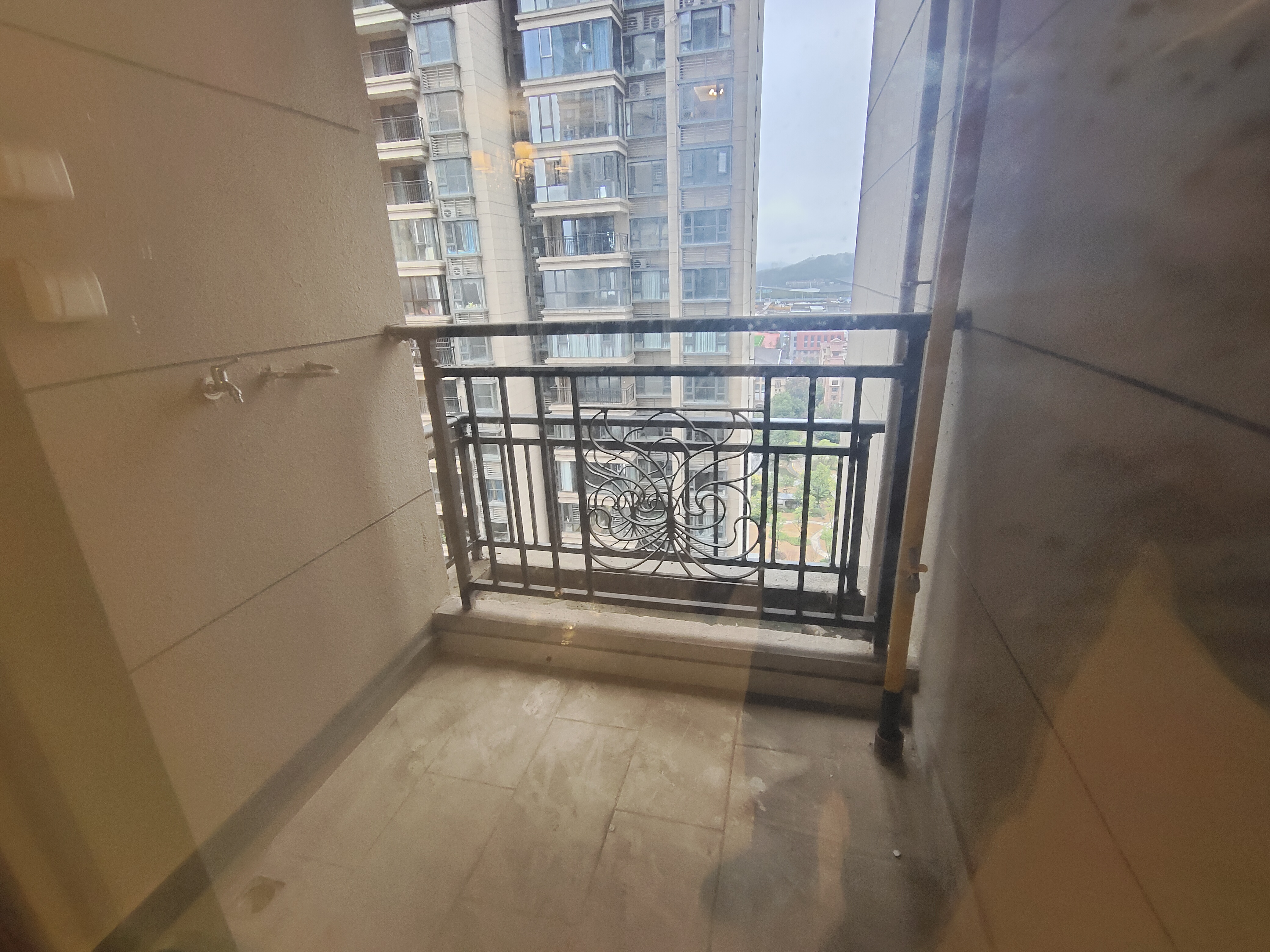 恒大华府  4室2厅2卫    95.0万 恒大华府  4室2厅2卫    95.0万室内图