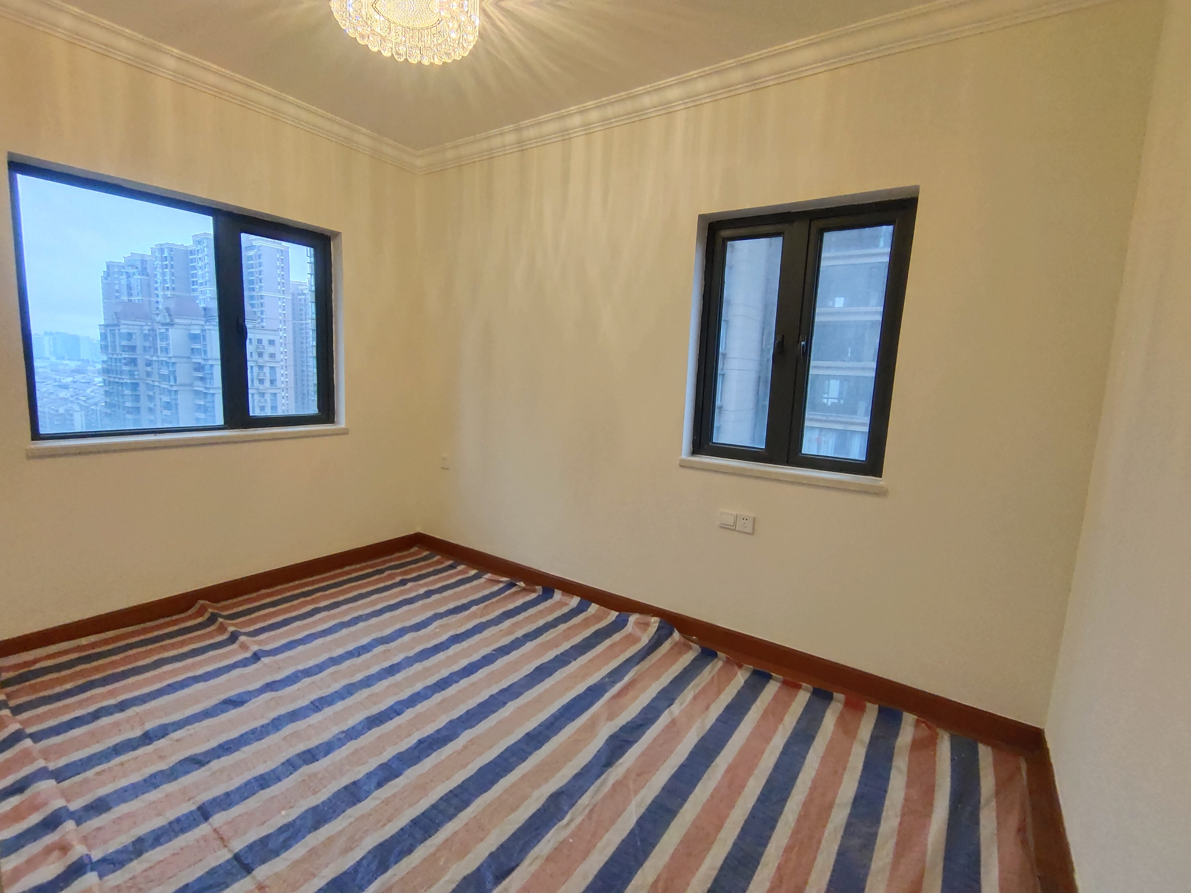 恒大华府  4室2厅2卫    95.0万 恒大华府  4室2厅2卫    95.0万室内图