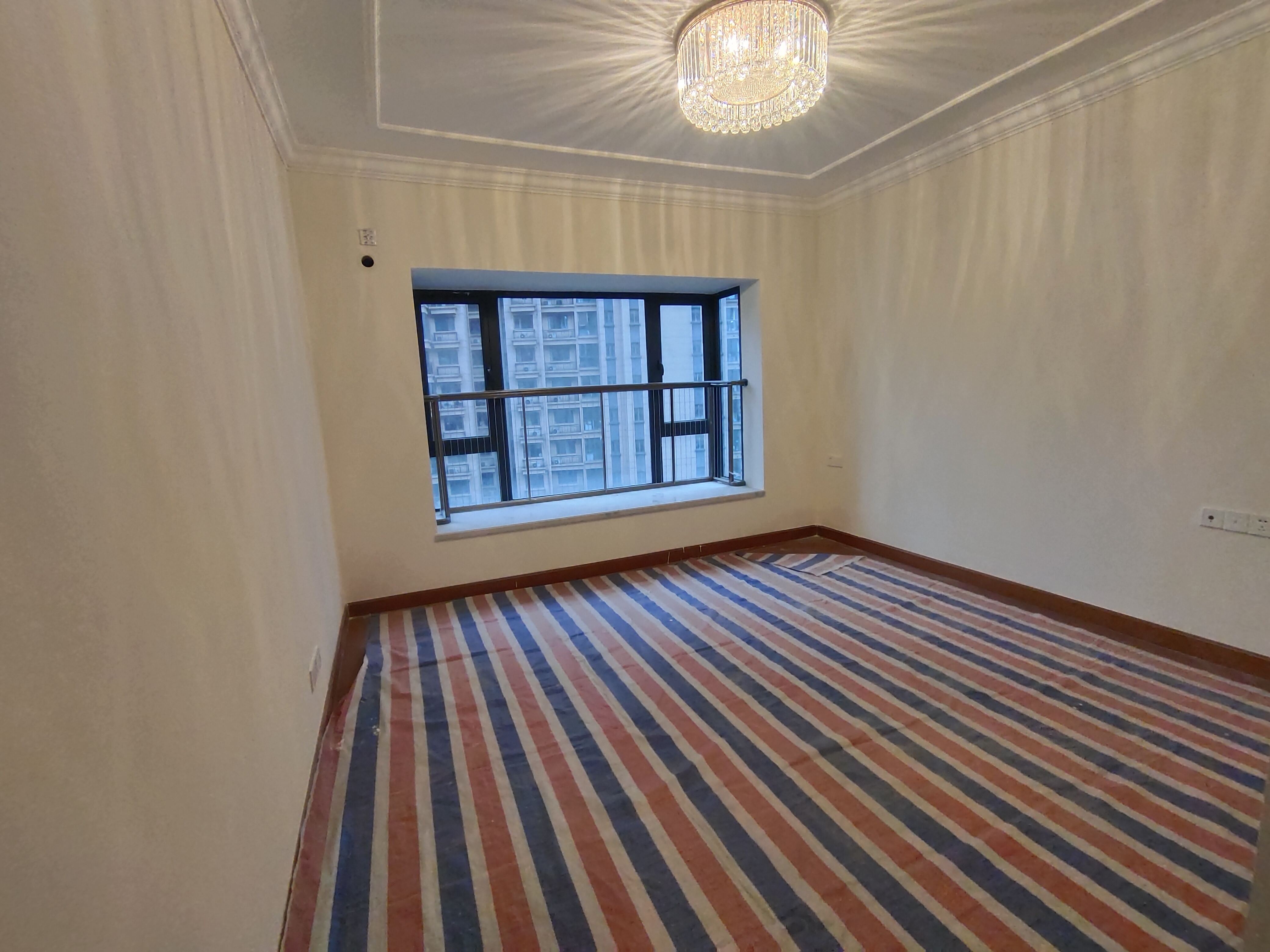 恒大华府  4室2厅2卫    95.0万 恒大华府  4室2厅2卫    95.0万室内图