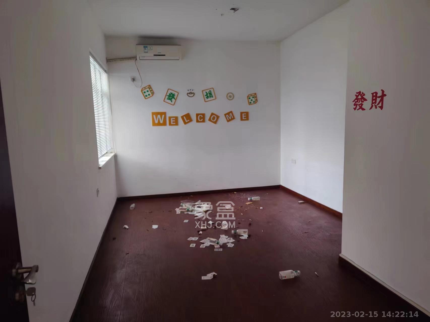 阳光100三期  4室2厅1卫    5200.0元/月室内图