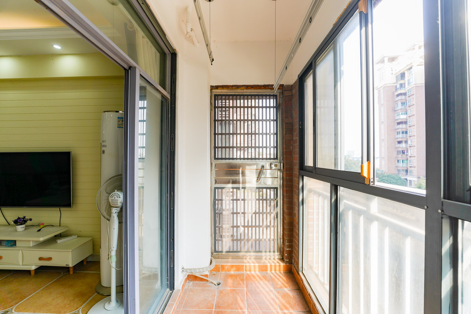 夏威夷碧水春城（碧桂园城市花园）  3室2厅2卫   98.00万阳台