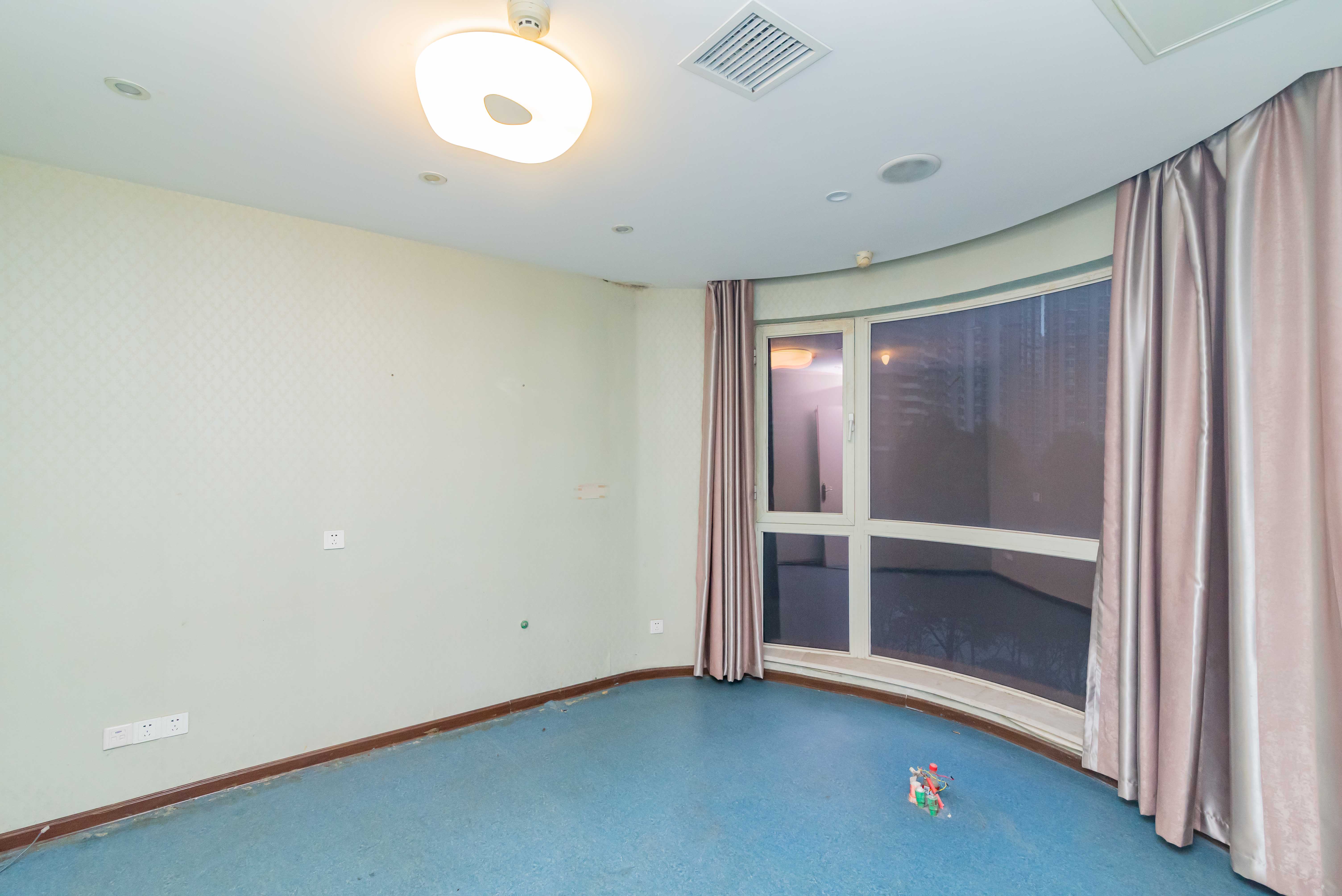 北辰三角洲D3区  5室3厅4卫   430.00万卧室