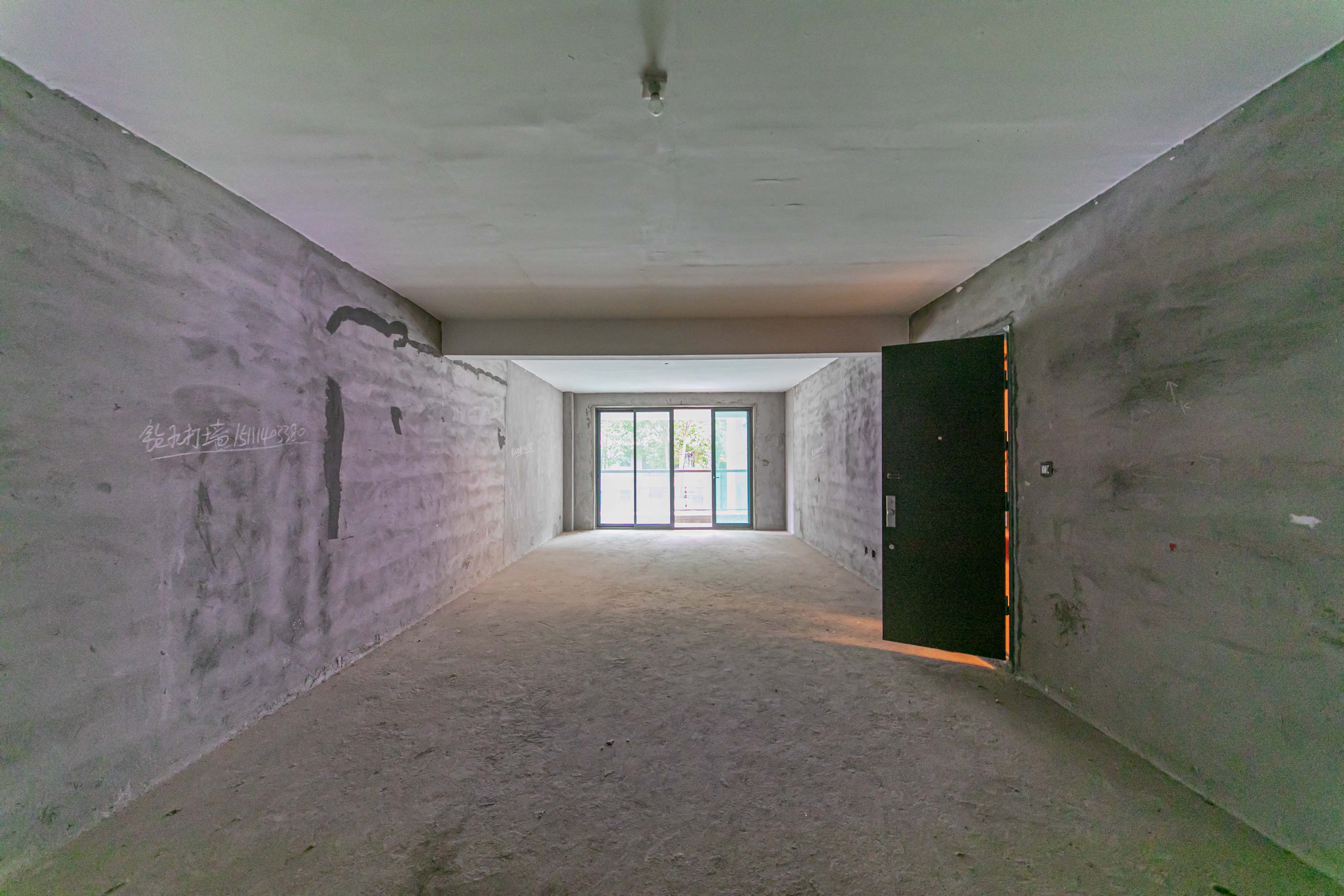 海伦春天  5室2厅2卫    210.0万 海伦春天  5室2厅2卫    210.0万客厅