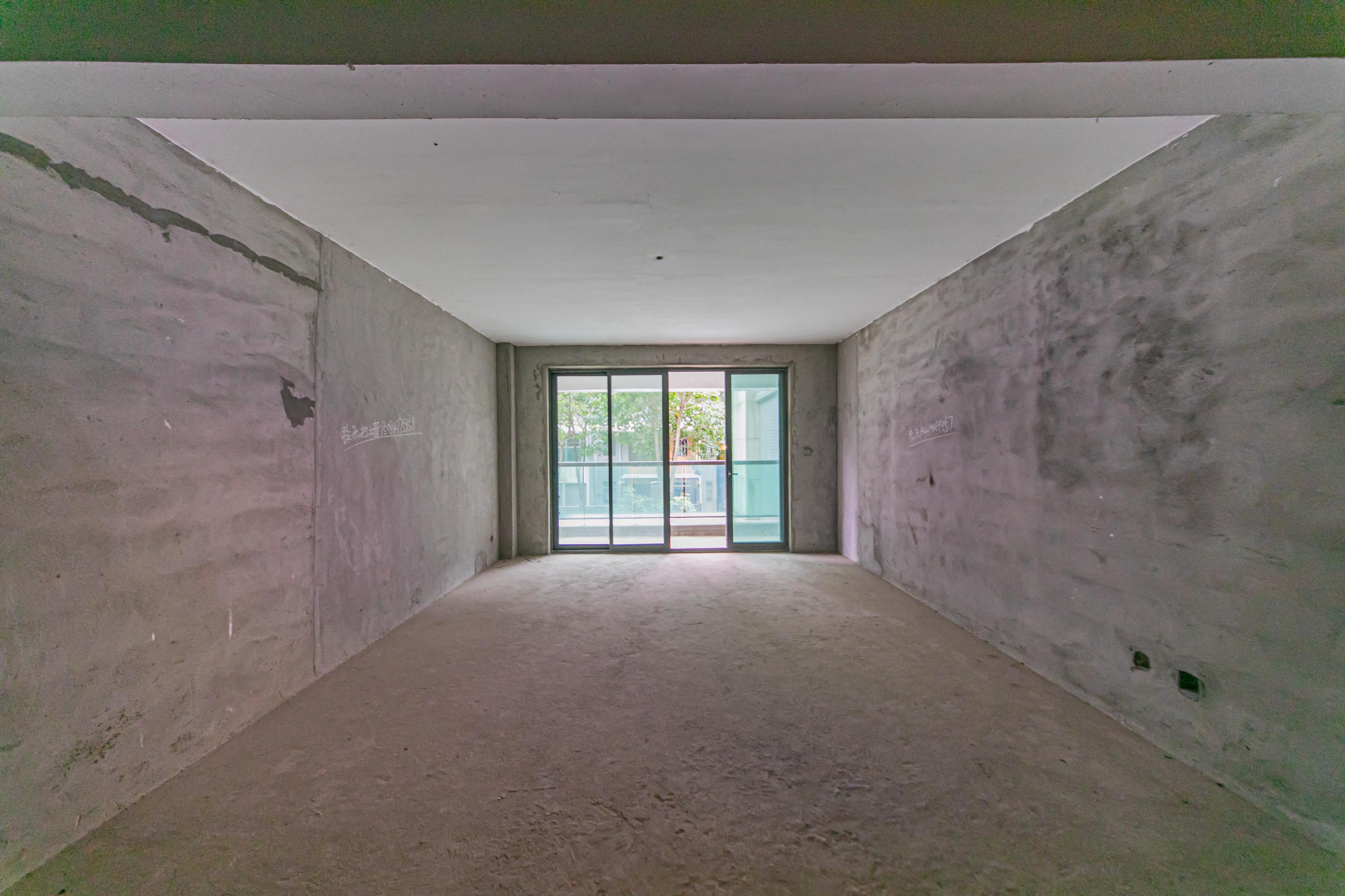 海伦春天  5室2厅2卫    210.0万 海伦春天  5室2厅2卫    210.0万客厅