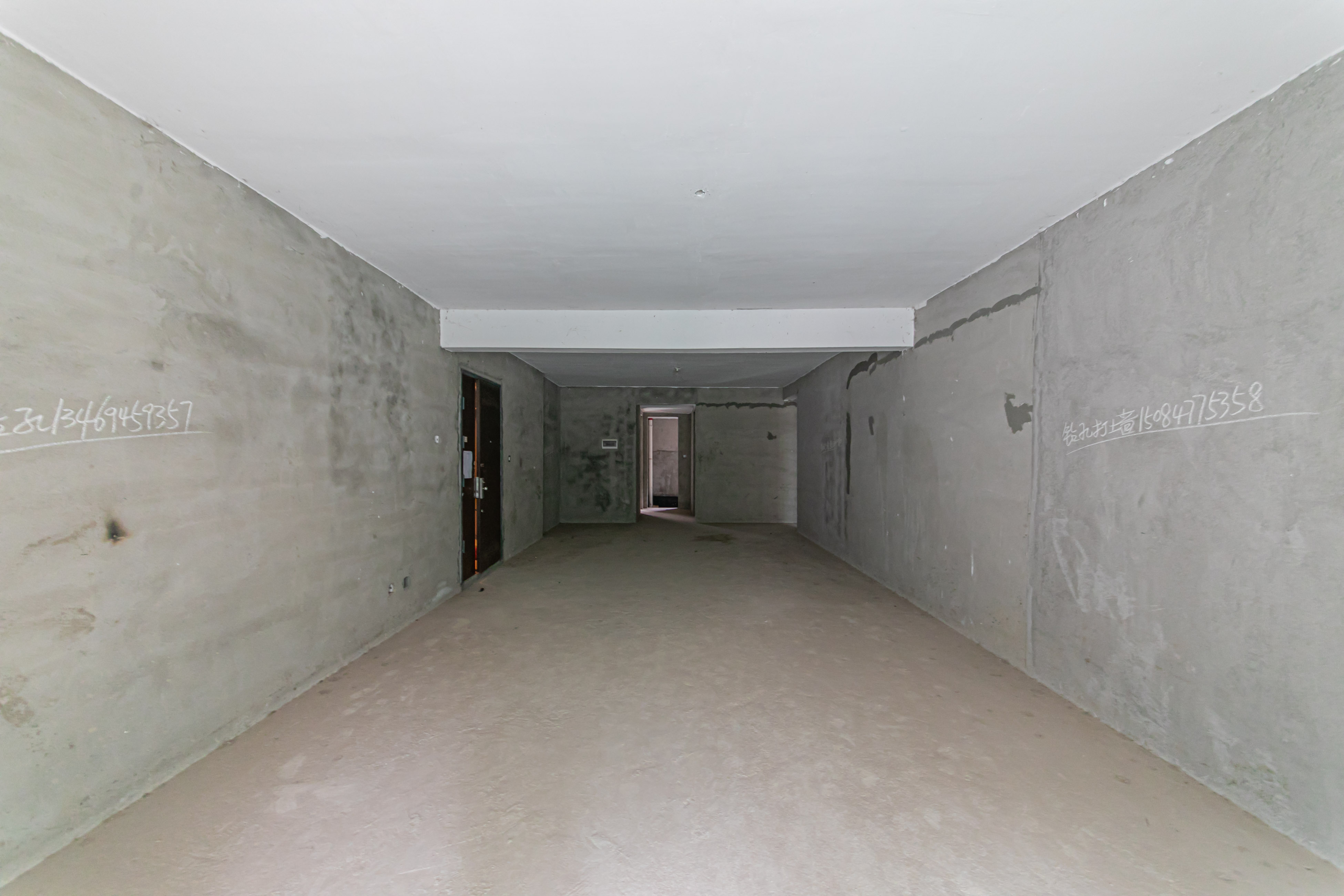 海伦春天  5室2厅2卫    210.0万 海伦春天  5室2厅2卫    210.0万客厅