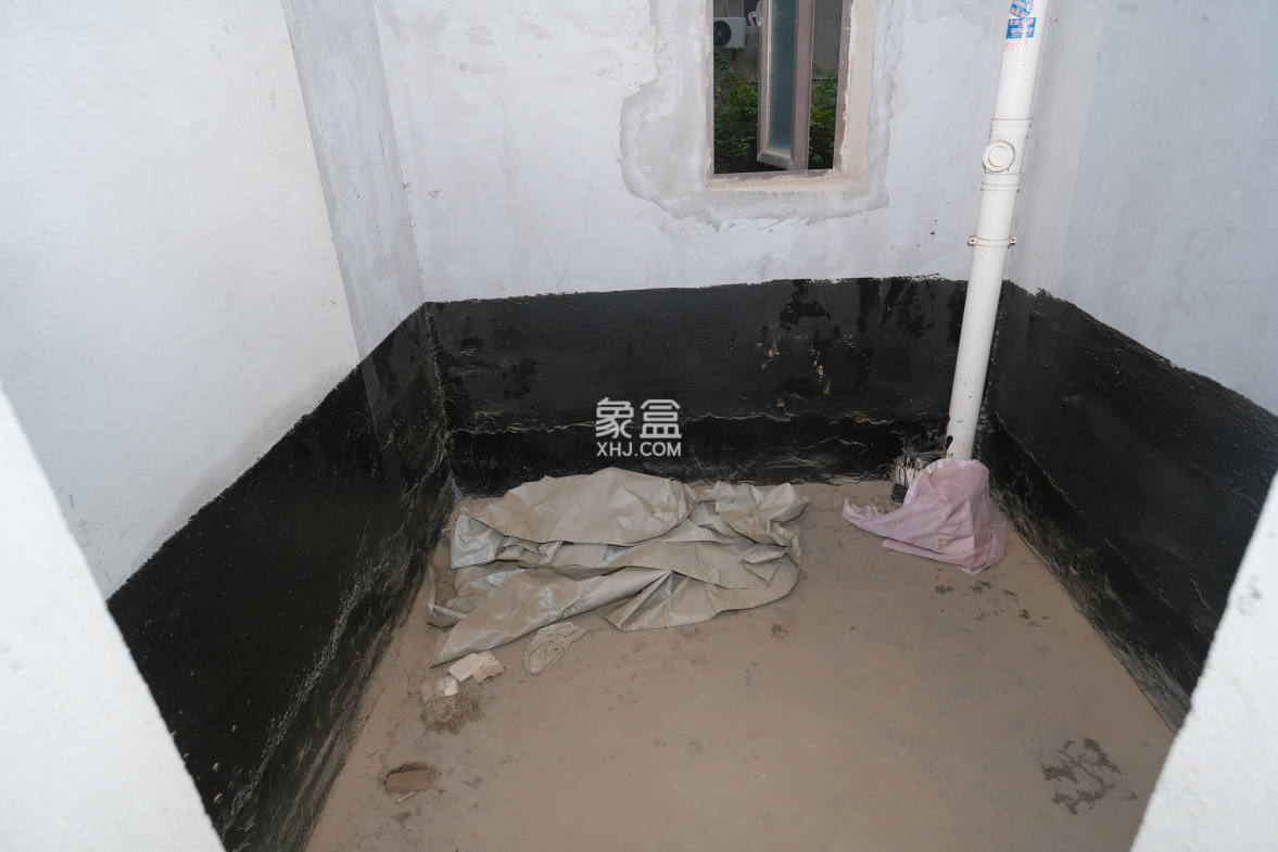 艾美潇湘  5室2厅2卫    190.0万 艾美潇湘  5室2厅2卫    190.0万卫生间