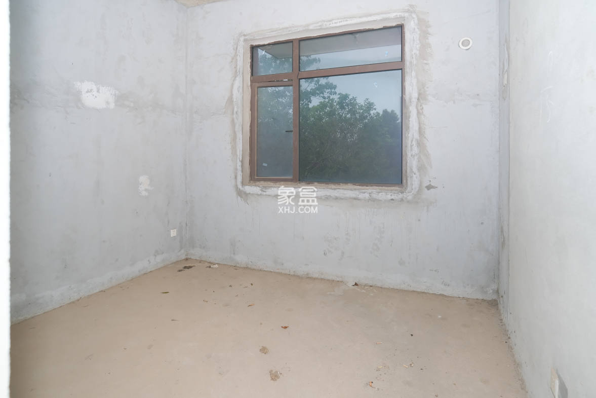 艾美潇湘  5室2厅2卫    190.0万 艾美潇湘  5室2厅2卫    190.0万卧室