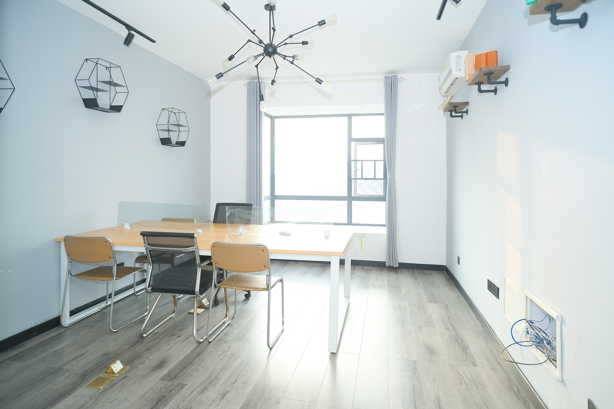 财富港湾(绿领大厦) 1室1厅1卫 36.00万 财富港湾(绿领大厦) 1室1厅1卫 36.00万客厅