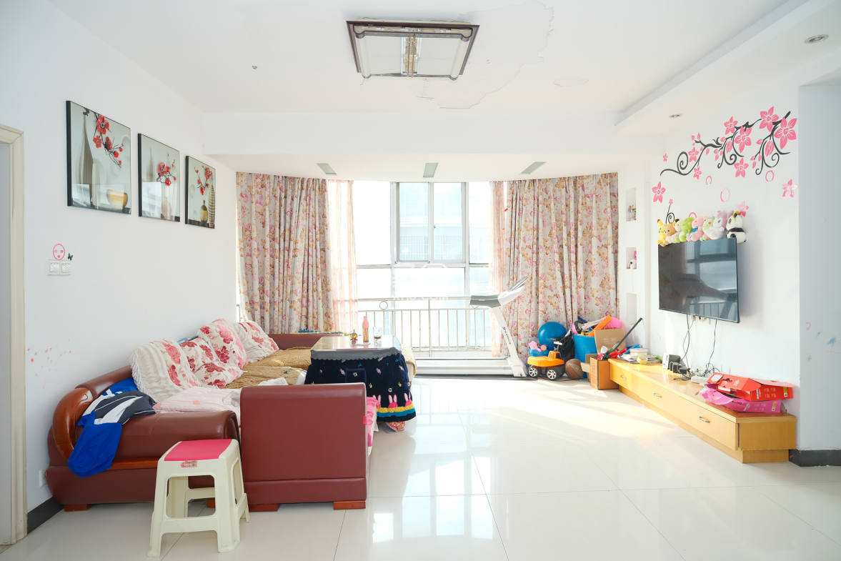 湘绣城 3室2厅1卫 38.20万 湘绣城 3室2厅1卫 38.20万客厅