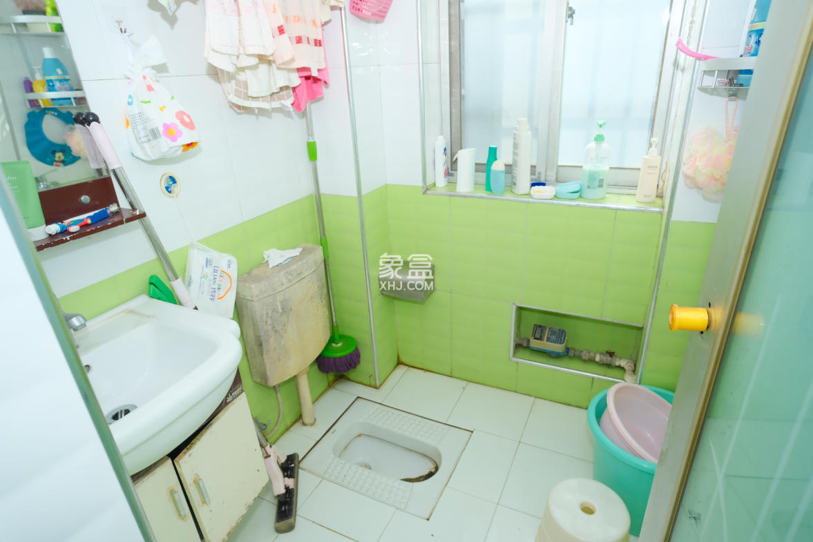 湘绣城 3室2厅1卫 38.20万 湘绣城 3室2厅1卫 38.20万卫生间