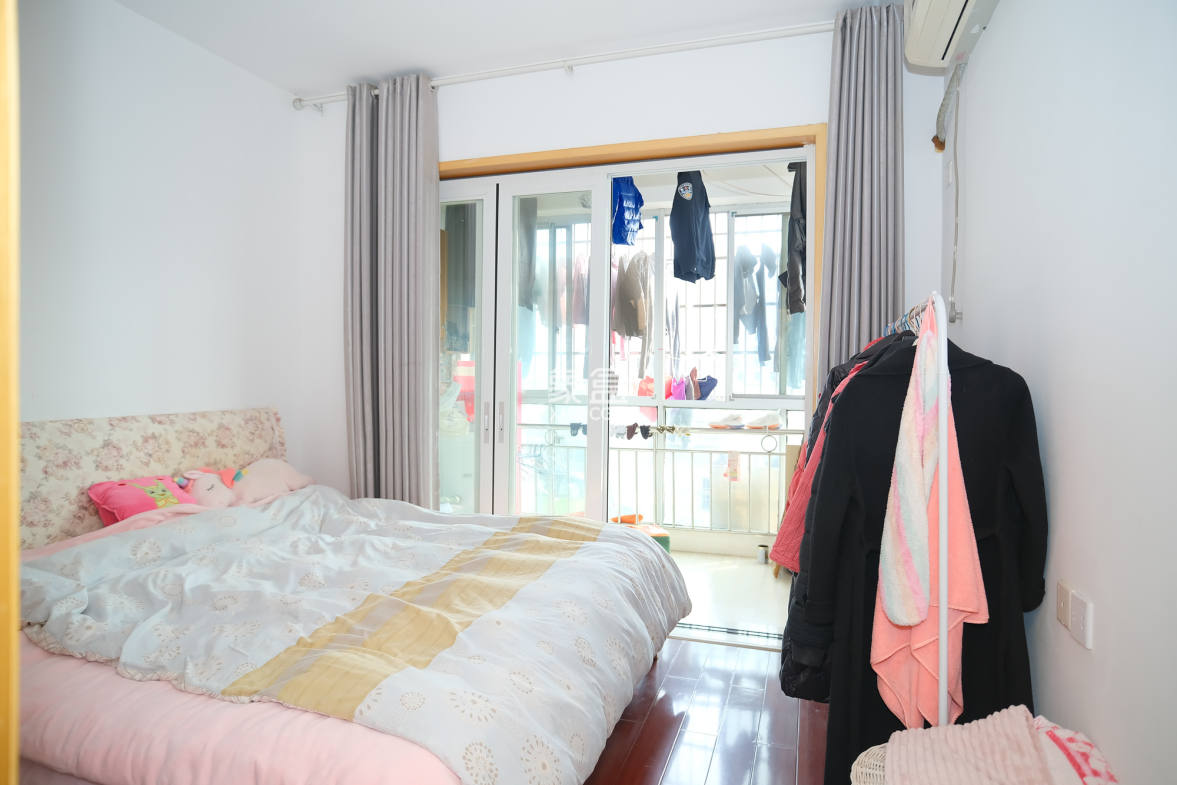 湘绣城 3室2厅1卫 38.20万 湘绣城 3室2厅1卫 38.20万卧室