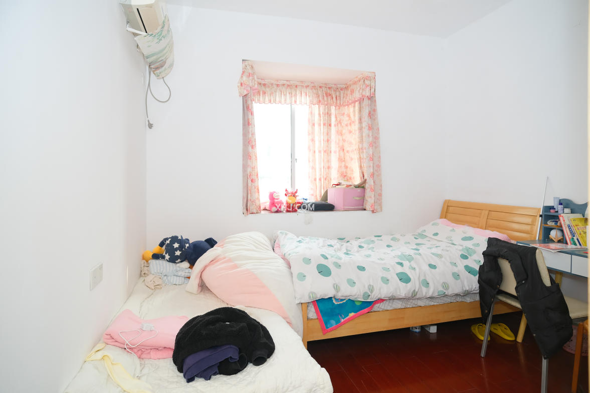 湘绣城 3室2厅1卫 38.20万 湘绣城 3室2厅1卫 38.20万卧室