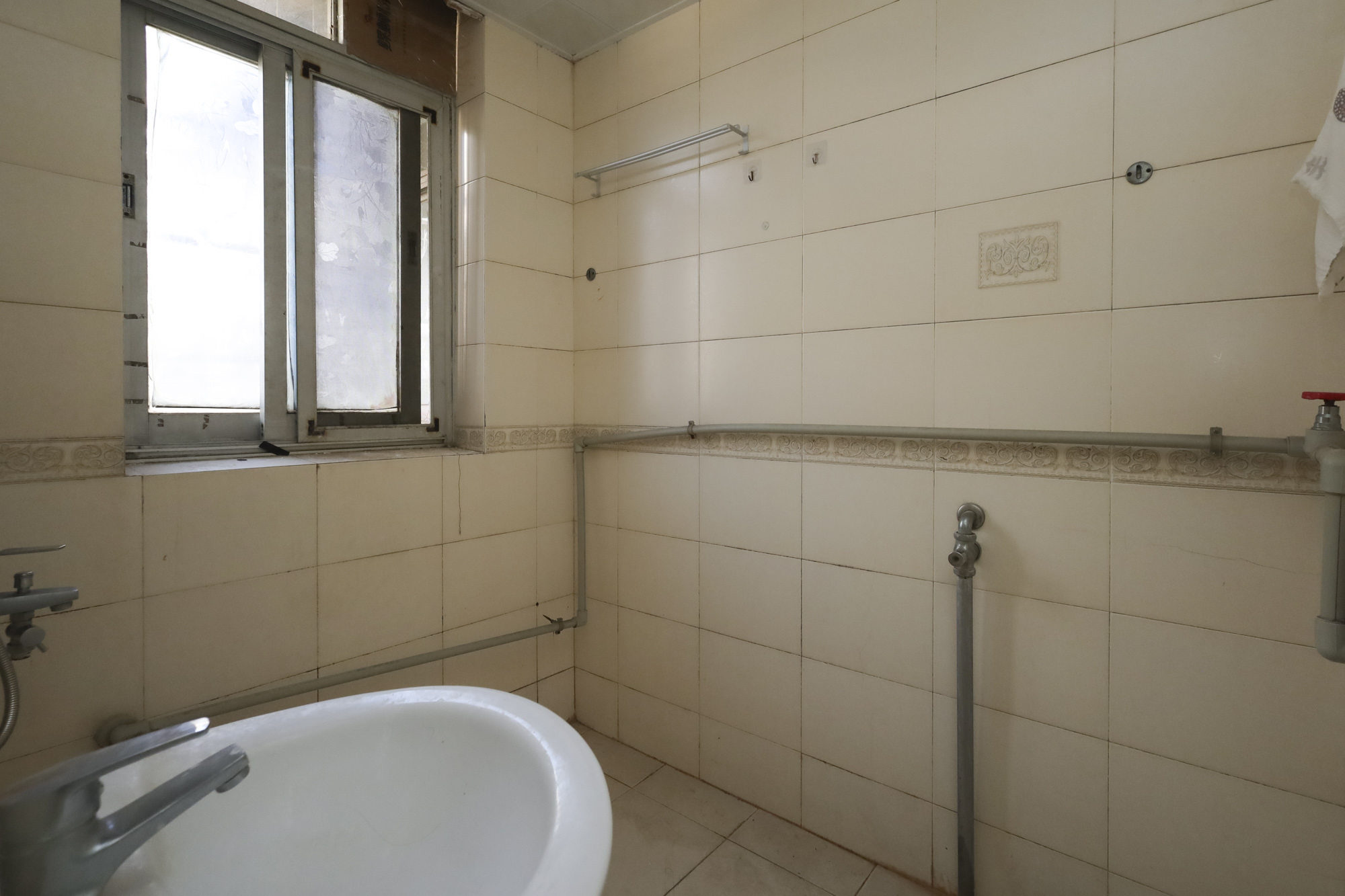 杏林小区  3室2厅1卫    68.0万卫生间