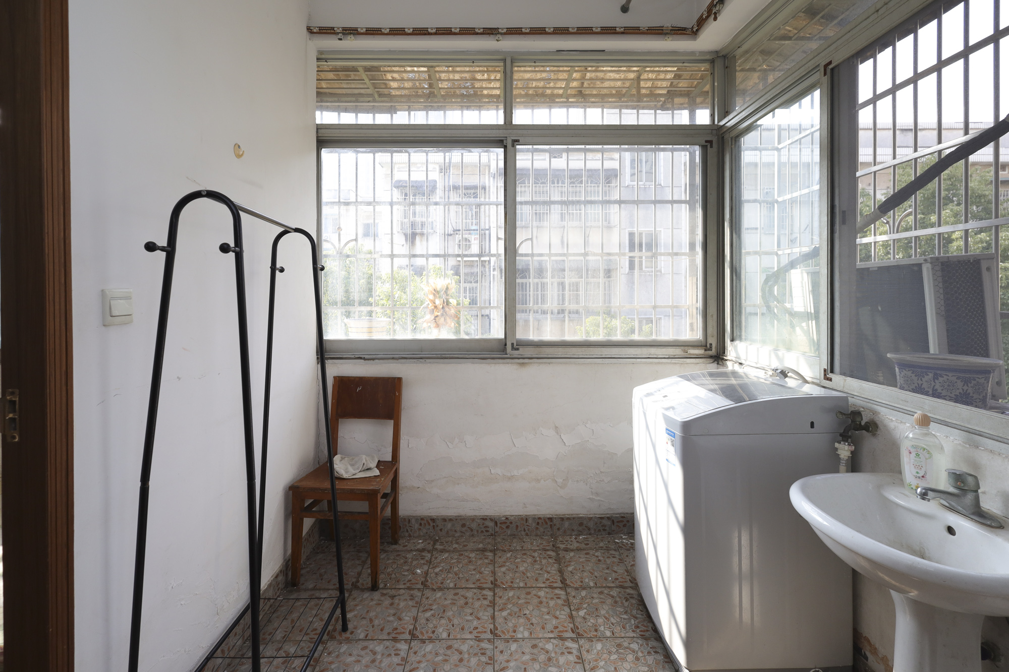 杏林小区  3室2厅1卫    68.0万阳台