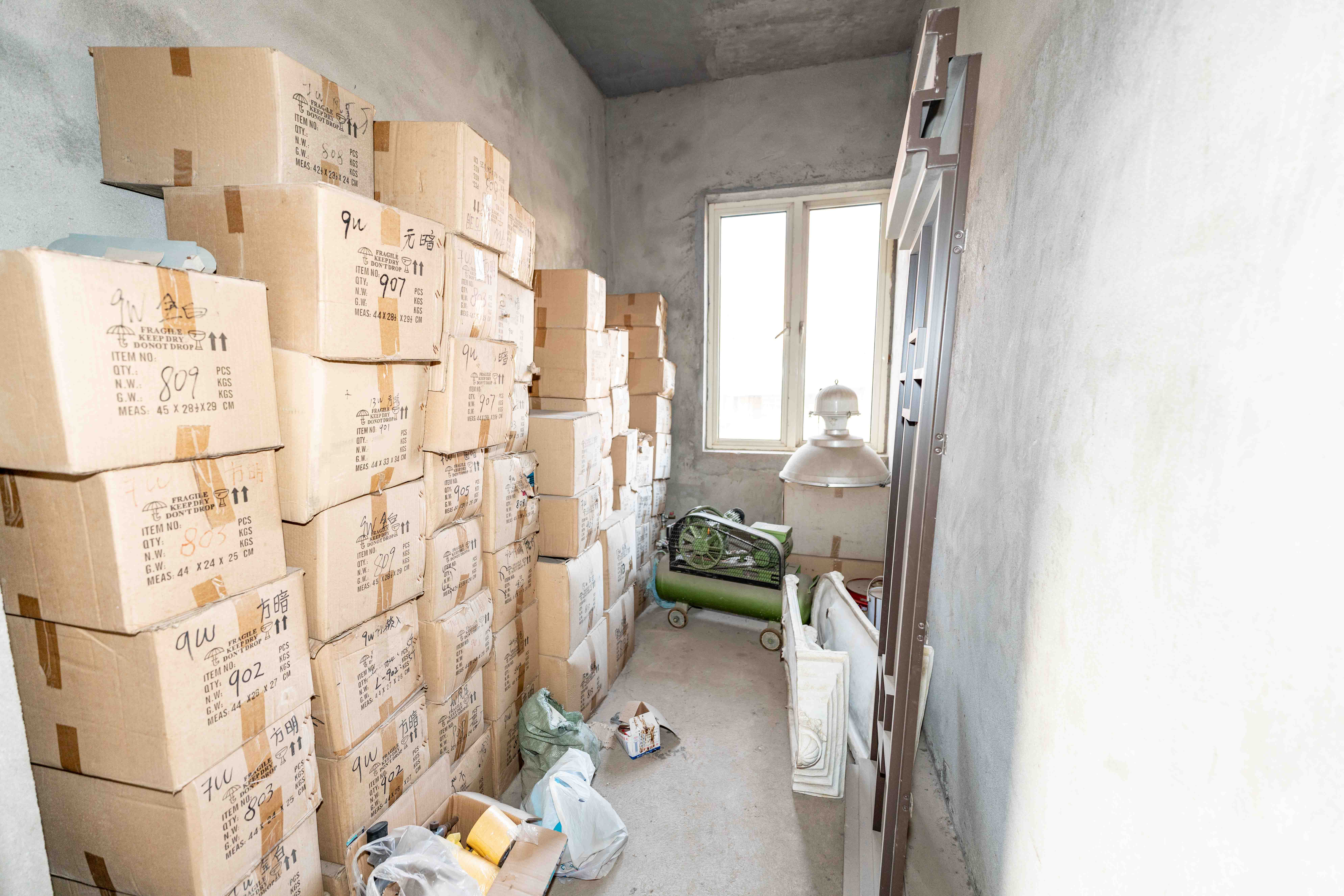 龙湾国际别墅  5室2厅3卫   395.00万厨房