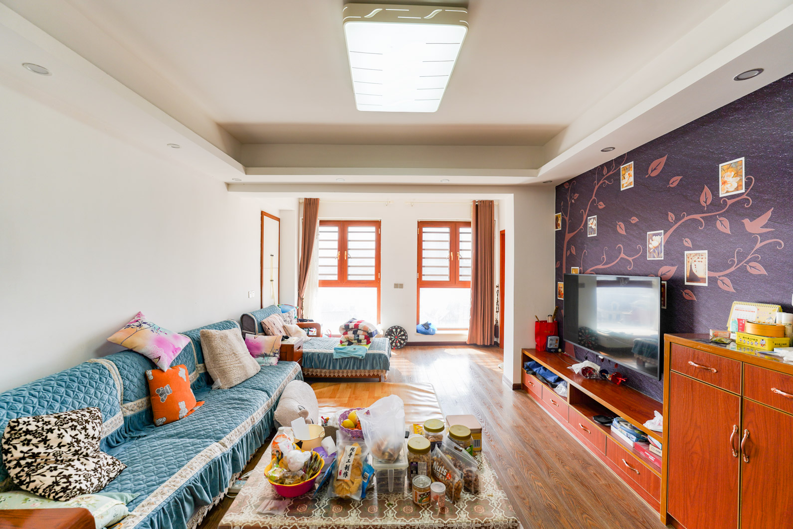 美洲故事高层  3室2厅2卫    138.0万客厅