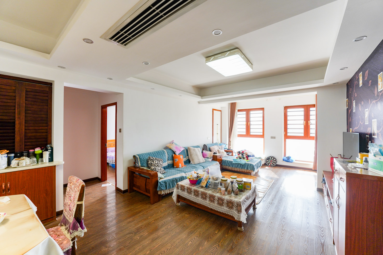 美洲故事高层  3室2厅2卫    138.0万客厅