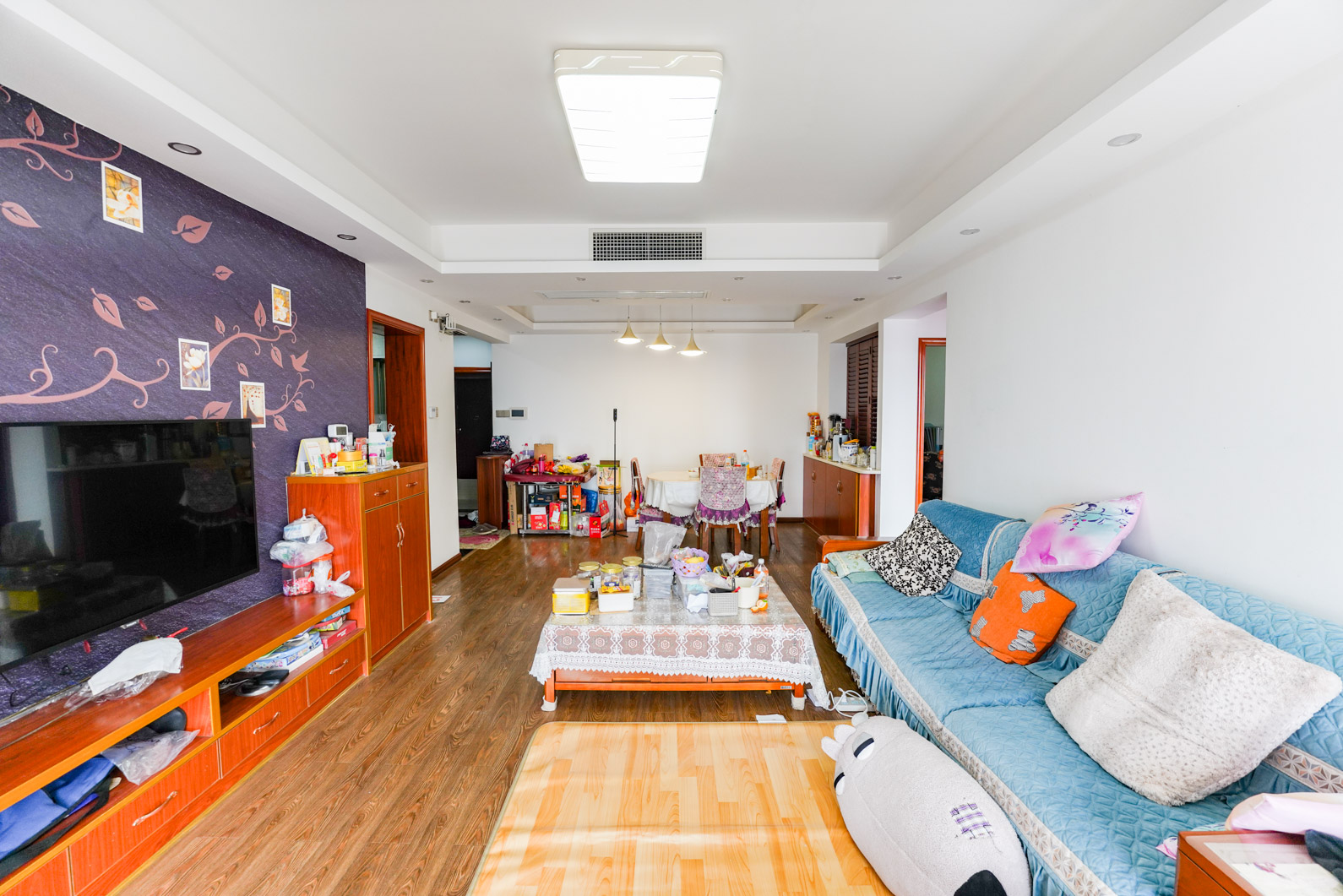 美洲故事高层  3室2厅2卫    138.0万客厅