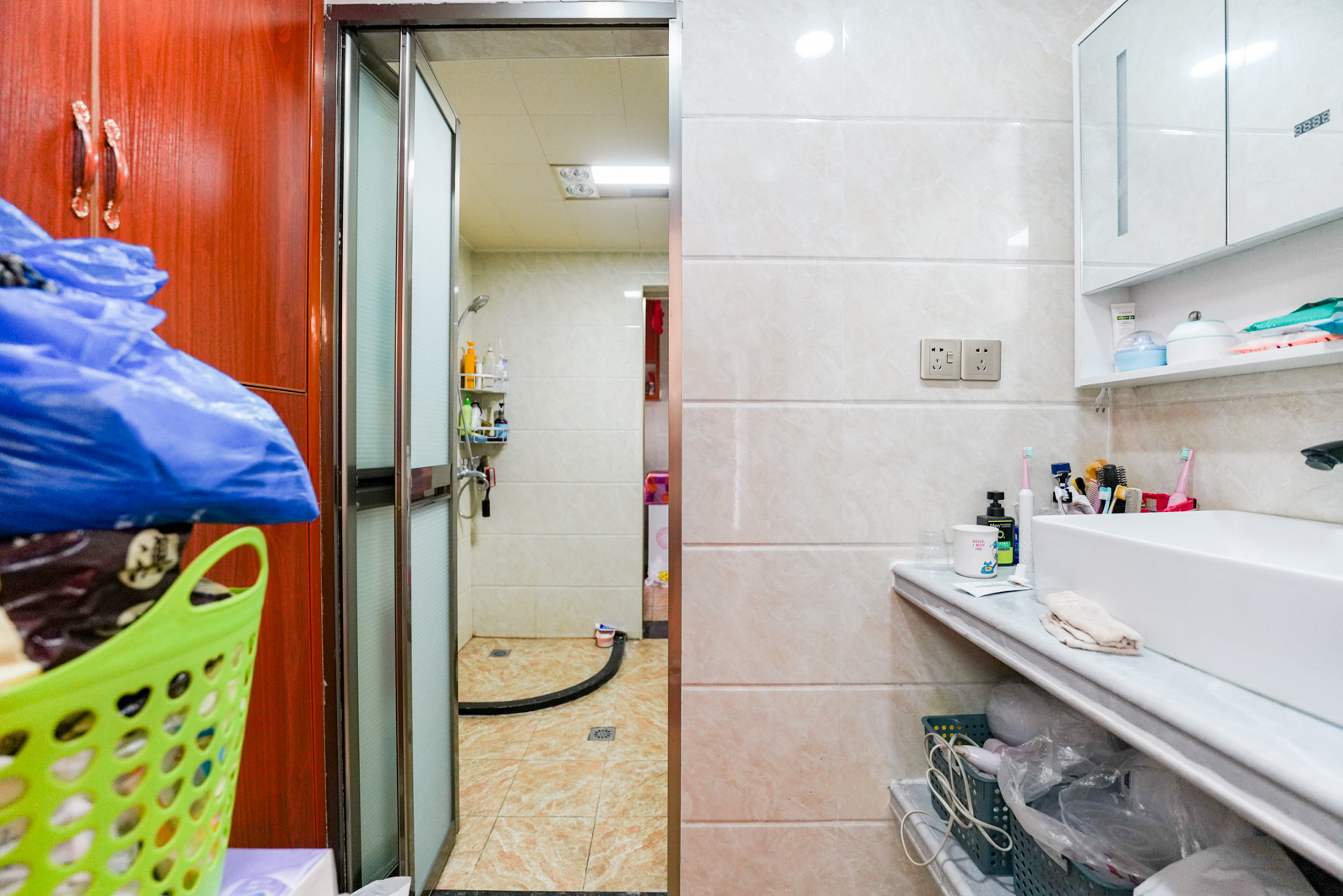 美洲故事高层  3室2厅2卫    138.0万卫生间