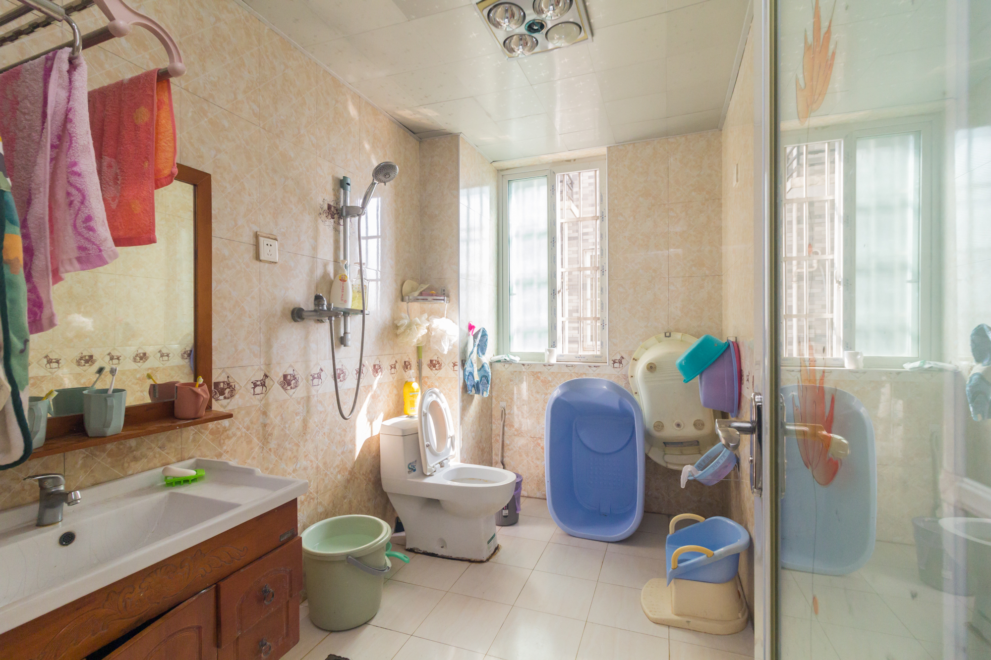 明天一城  3室2厅2卫    84.0万 明天一城  3室2厅2卫    84.0万卫生间