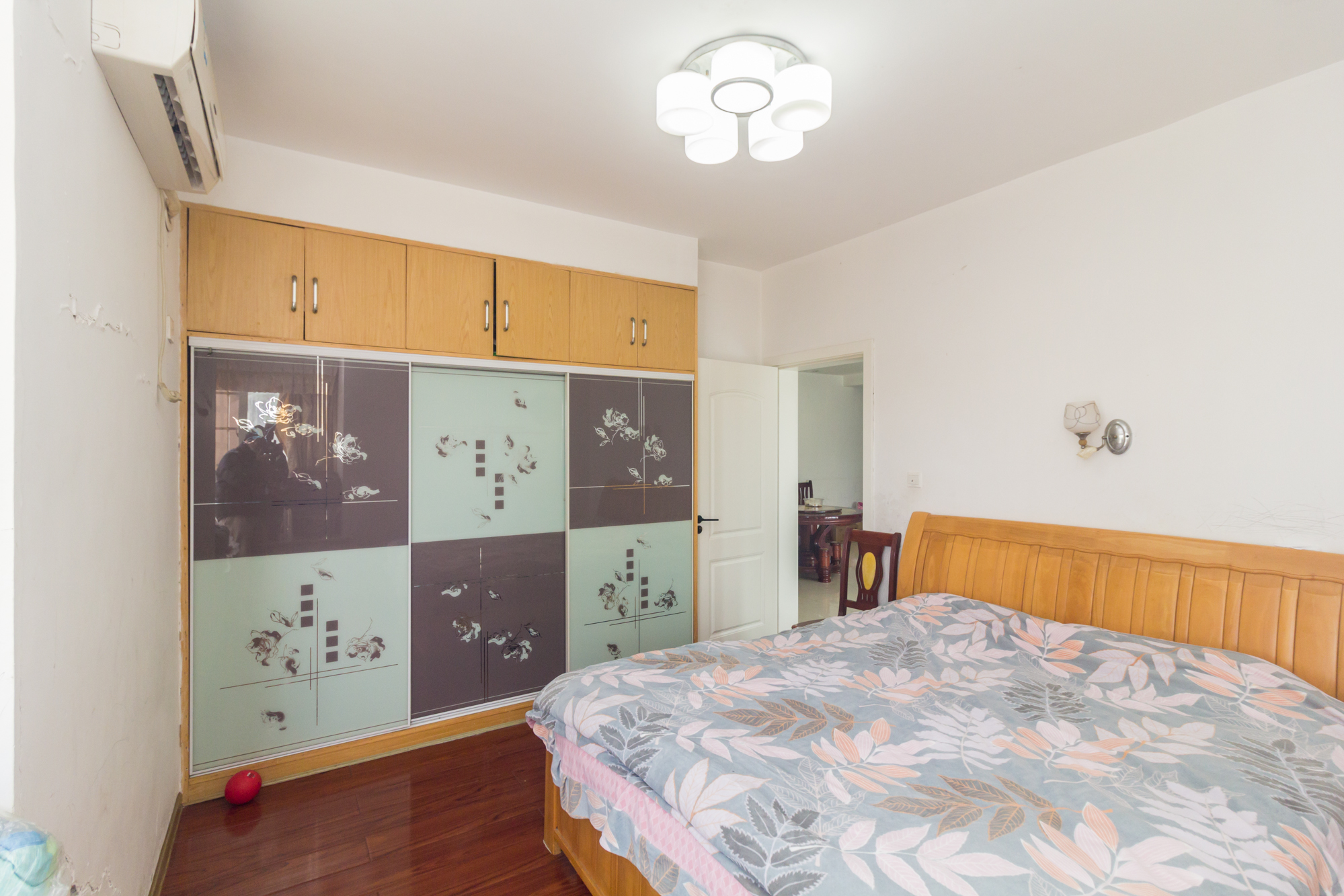 明天一城  3室2厅2卫    84.0万 明天一城  3室2厅2卫    84.0万卧室