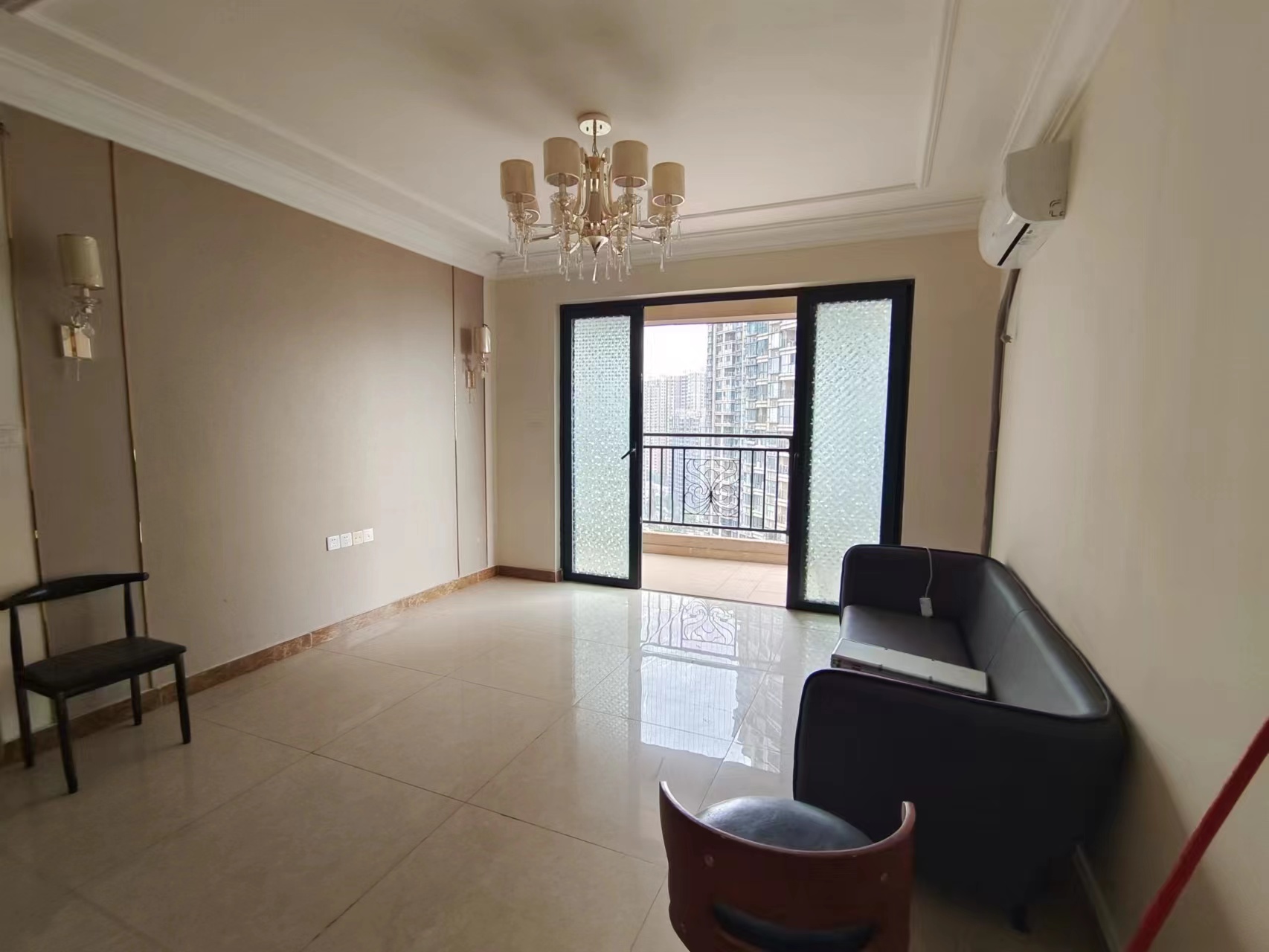 恒大华府  3室2厅2卫    80.8万 恒大华府  3室2厅2卫    80.8万