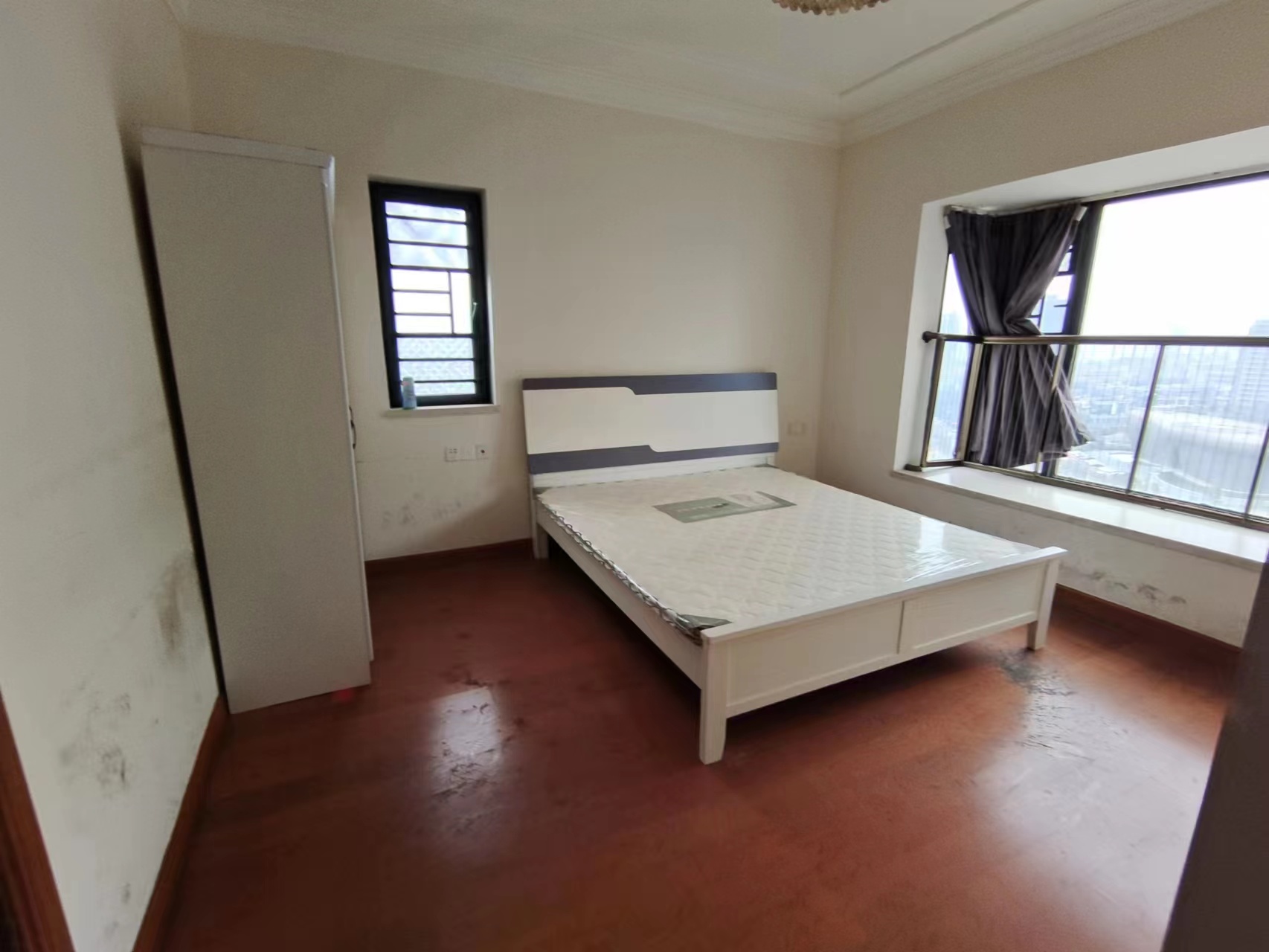 恒大华府  3室2厅2卫    80.8万 恒大华府  3室2厅2卫    80.8万室内图