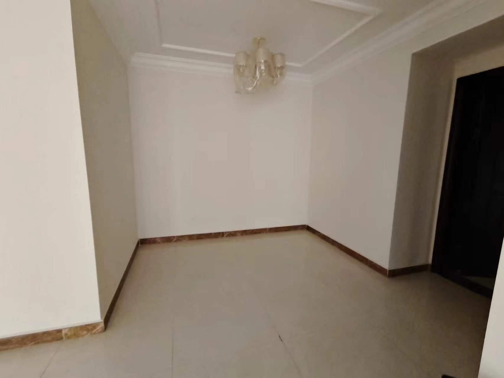 恒大华府  3室2厅2卫    80.8万 恒大华府  3室2厅2卫    80.8万室内图