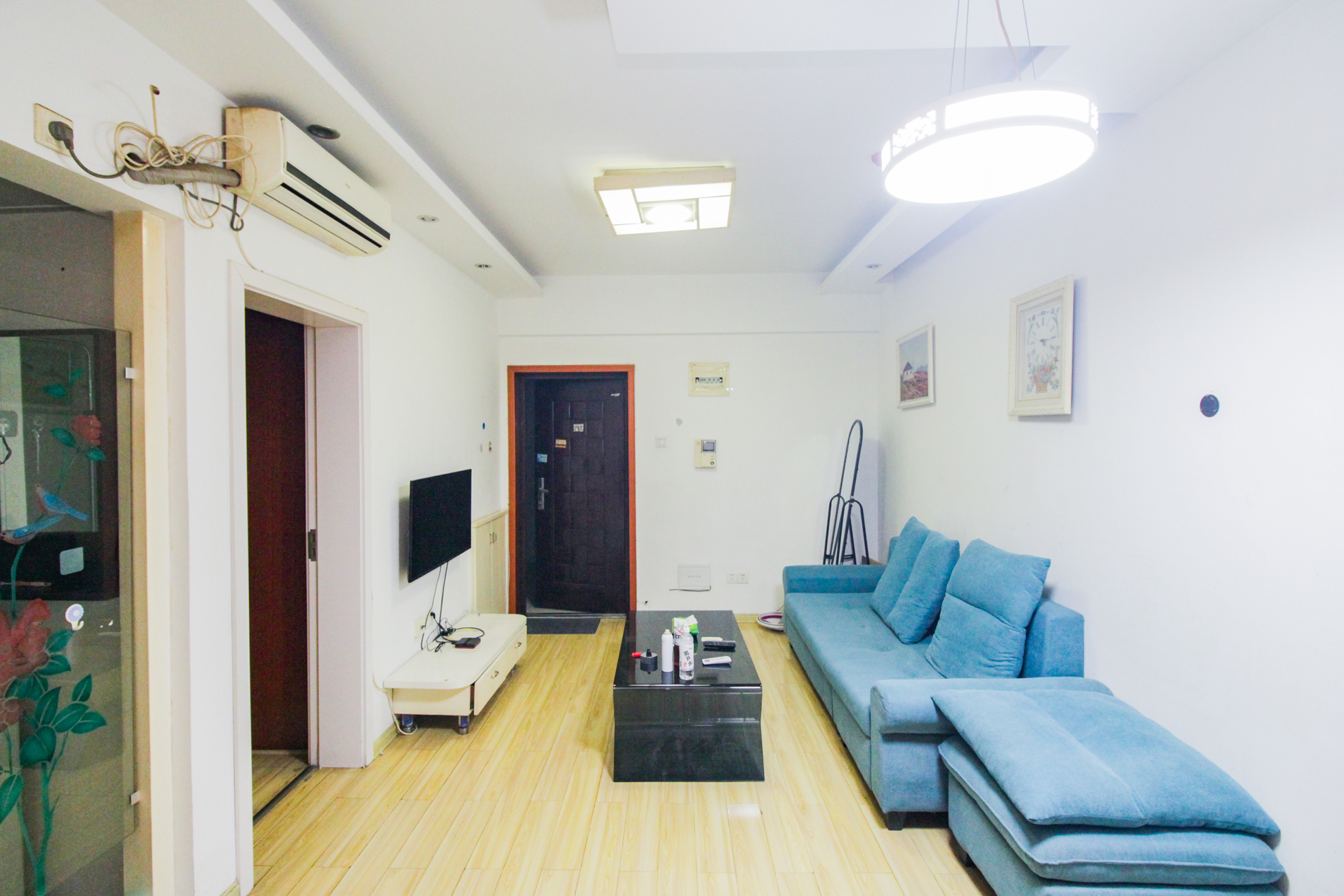 上海城小区  1室1厅1卫    36.8万客厅