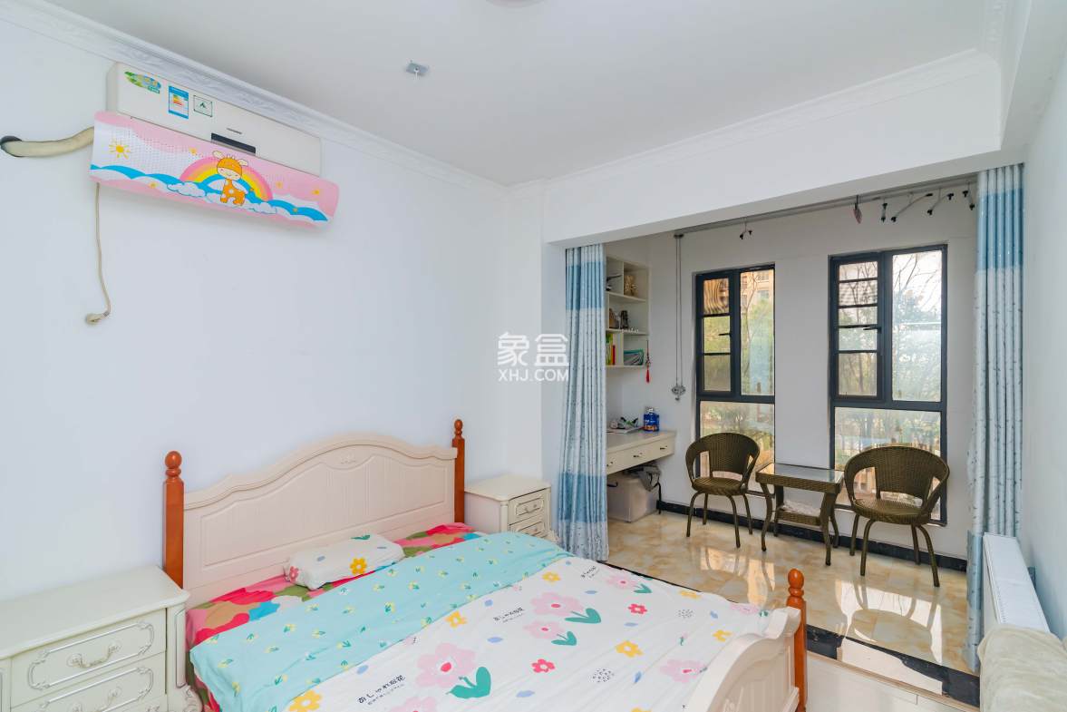 悦湖山 4室2厅2卫 143.9万 悦湖山 4室2厅2卫 143.9万卧室